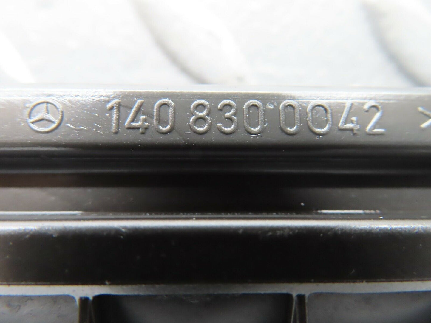 19511 Mercedes-Benz C140 CL420 Coupe Trunk Boot Air Vent Grill Pair 1408300042