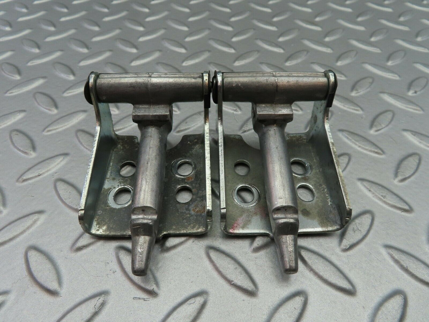 6626 Mercedes-Benz S124 E220 Wagon Boot Folding Seat Hinge Bottom