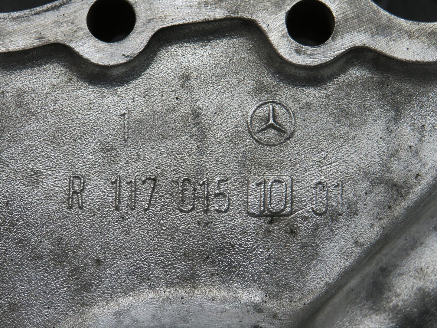 32965 Mercedes-Benz C107 R107 450 V8 Timing Chain Cover 1170151001