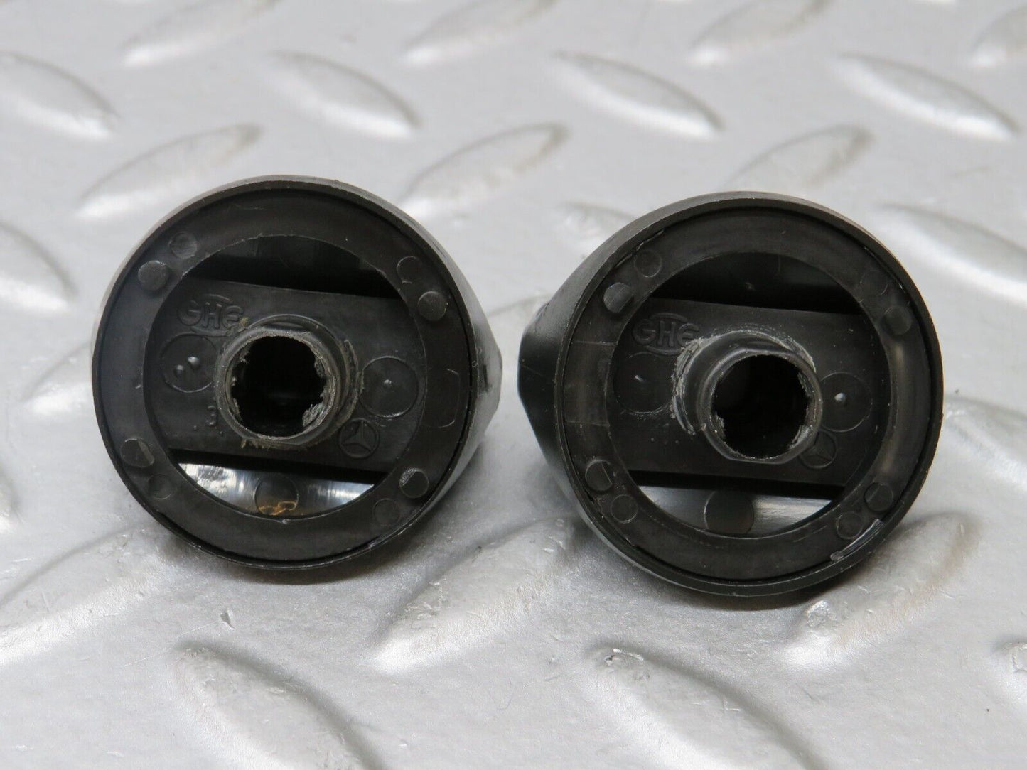 36132 Mercedes-Benz W126 420SE Heater Control Knob Pair