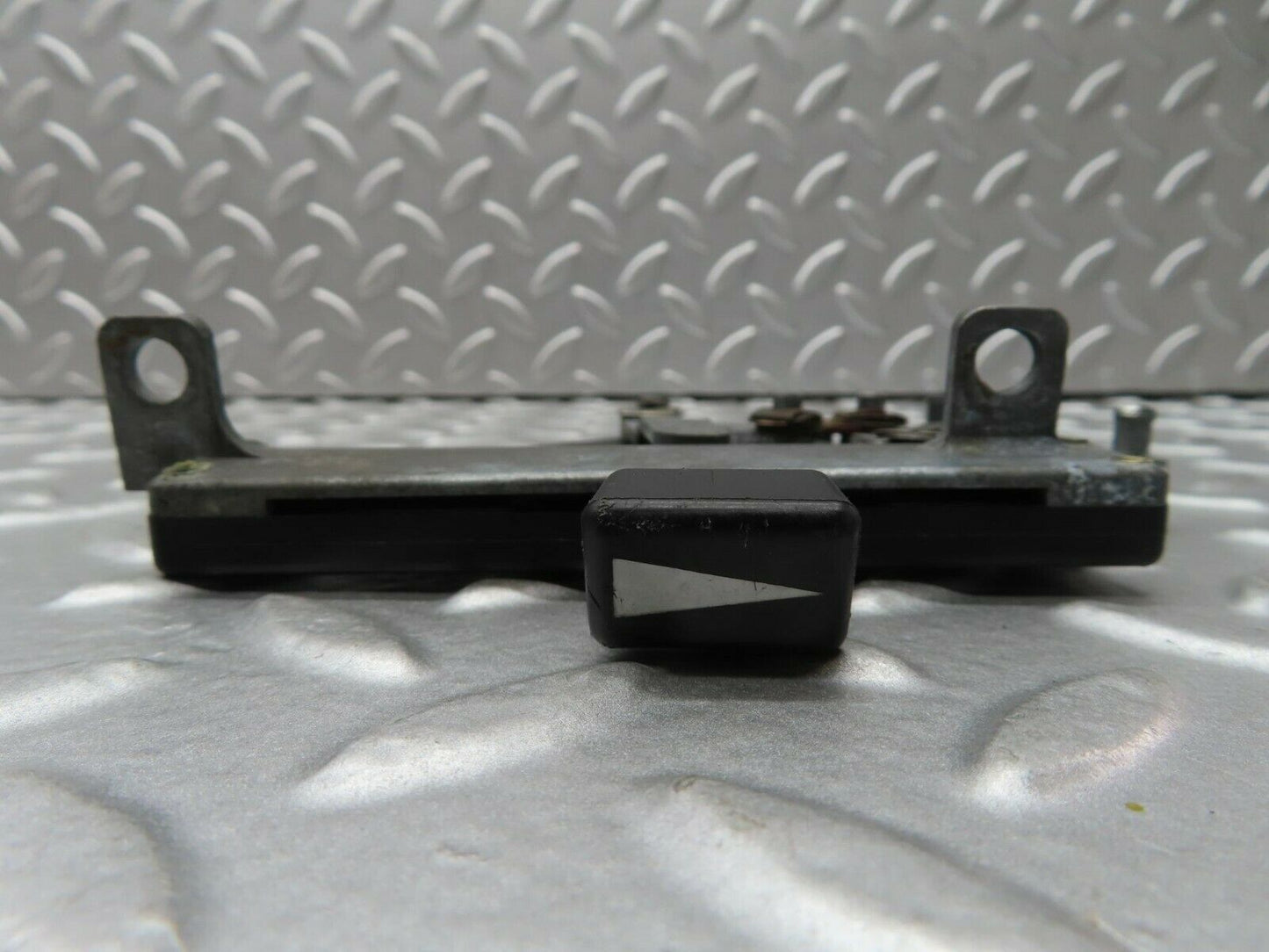 15607 Mercedes-Benz R107 450SL Air Vent Control Lever Right 1078300485
