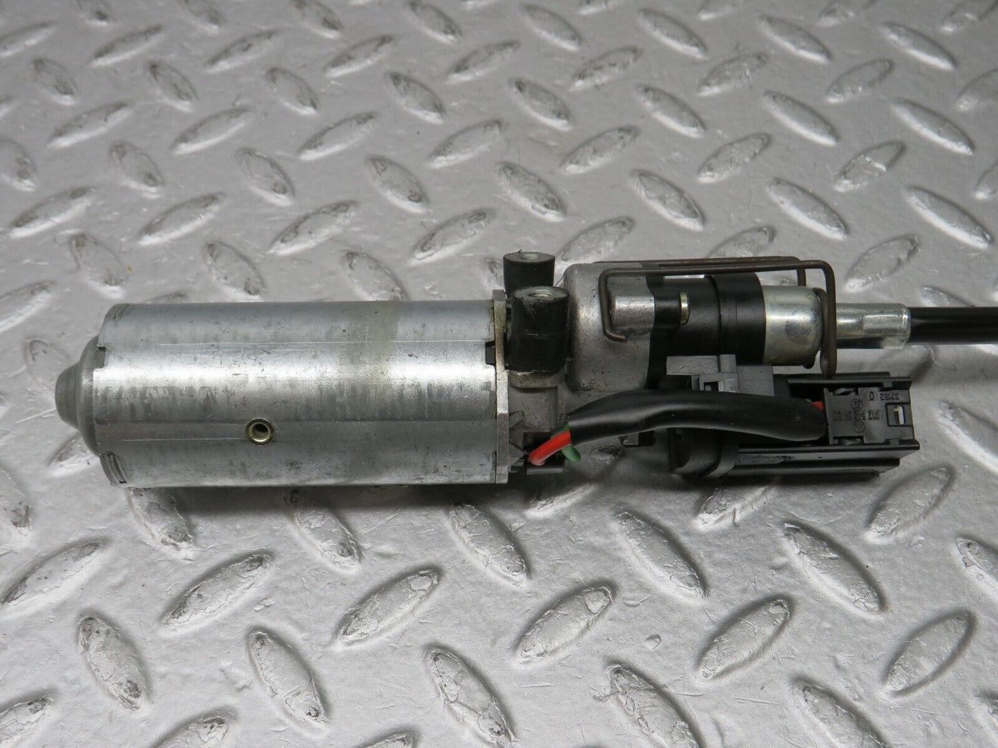 36820 Mercedes-Benz R129 300SL-24 Front Right Seat Adjustment Motor Bosch 1298200742 0390206653
