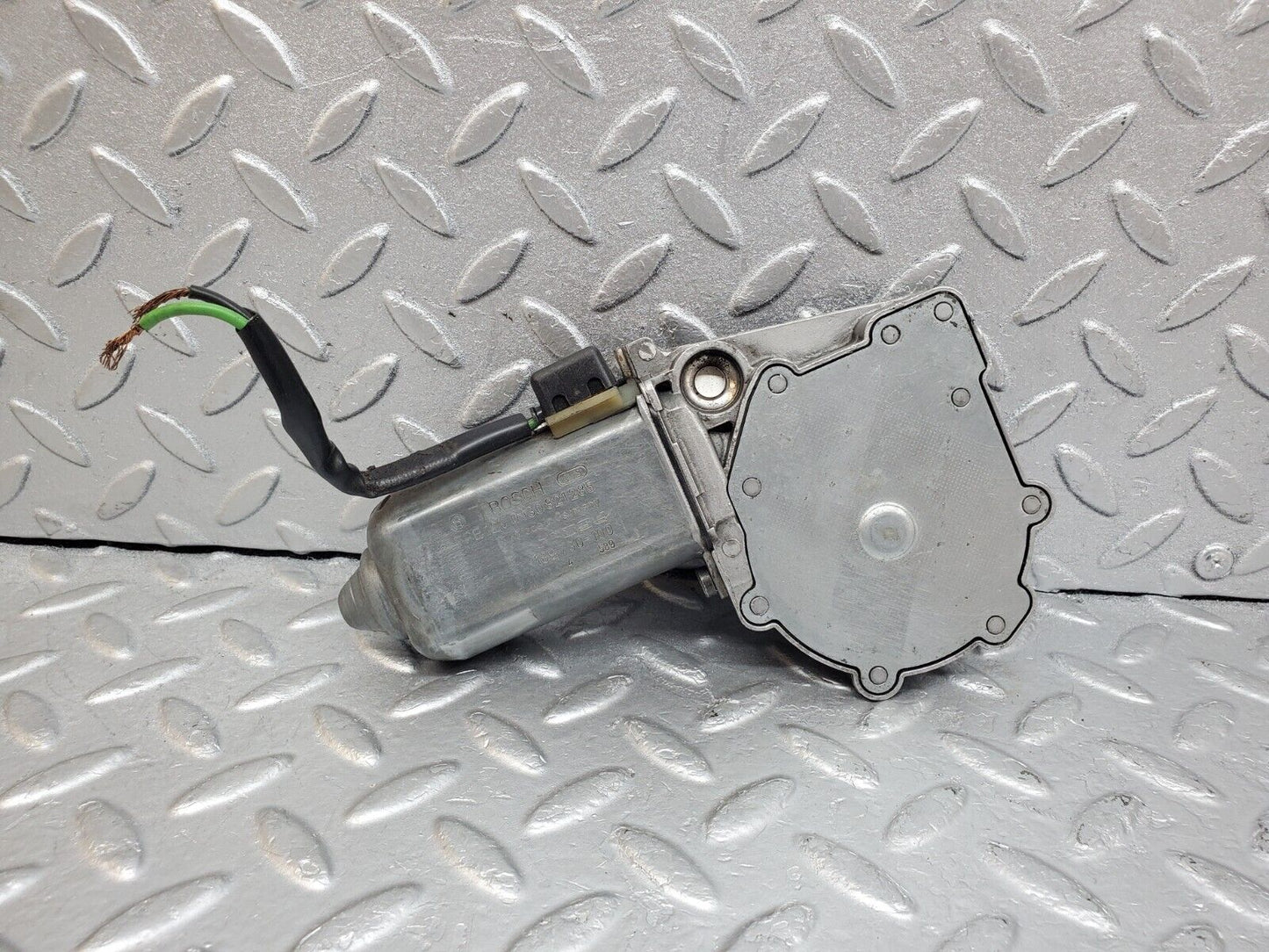 44795 Mercedes-Benz W124 220E Window Regulator Motor Right Bosch 0130821285