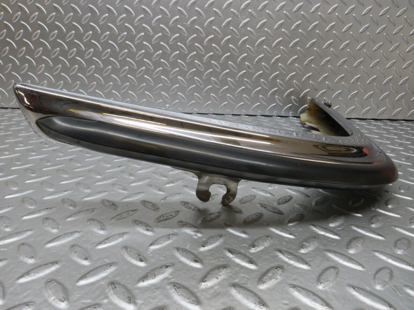 26362 Mercedes-Benz W116 450SE Front Right Upper Bumper Corner