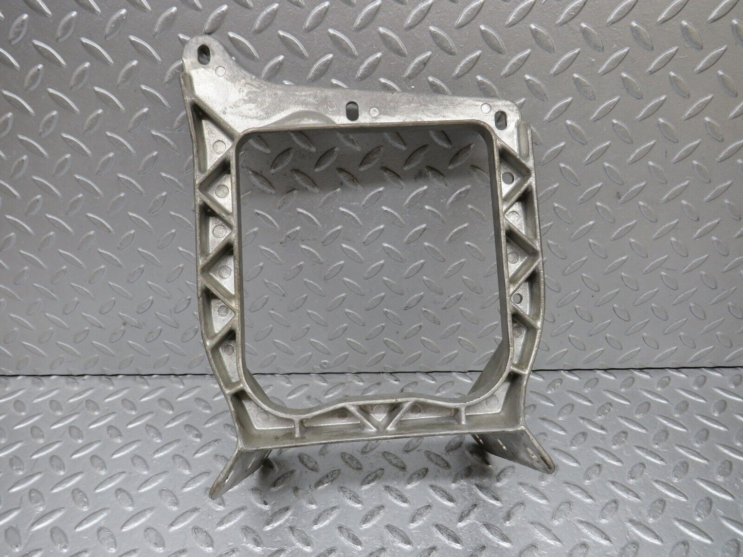 37964 Mercedes-Benz A124 320E Cabriolet Centre Control Support Bracket 1246282624