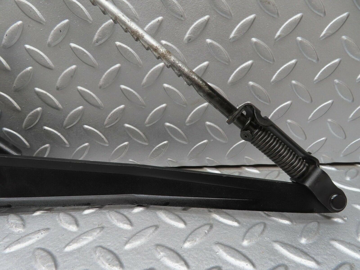 13546 Mercedes-Benz W123 200 Handbrake Regulator