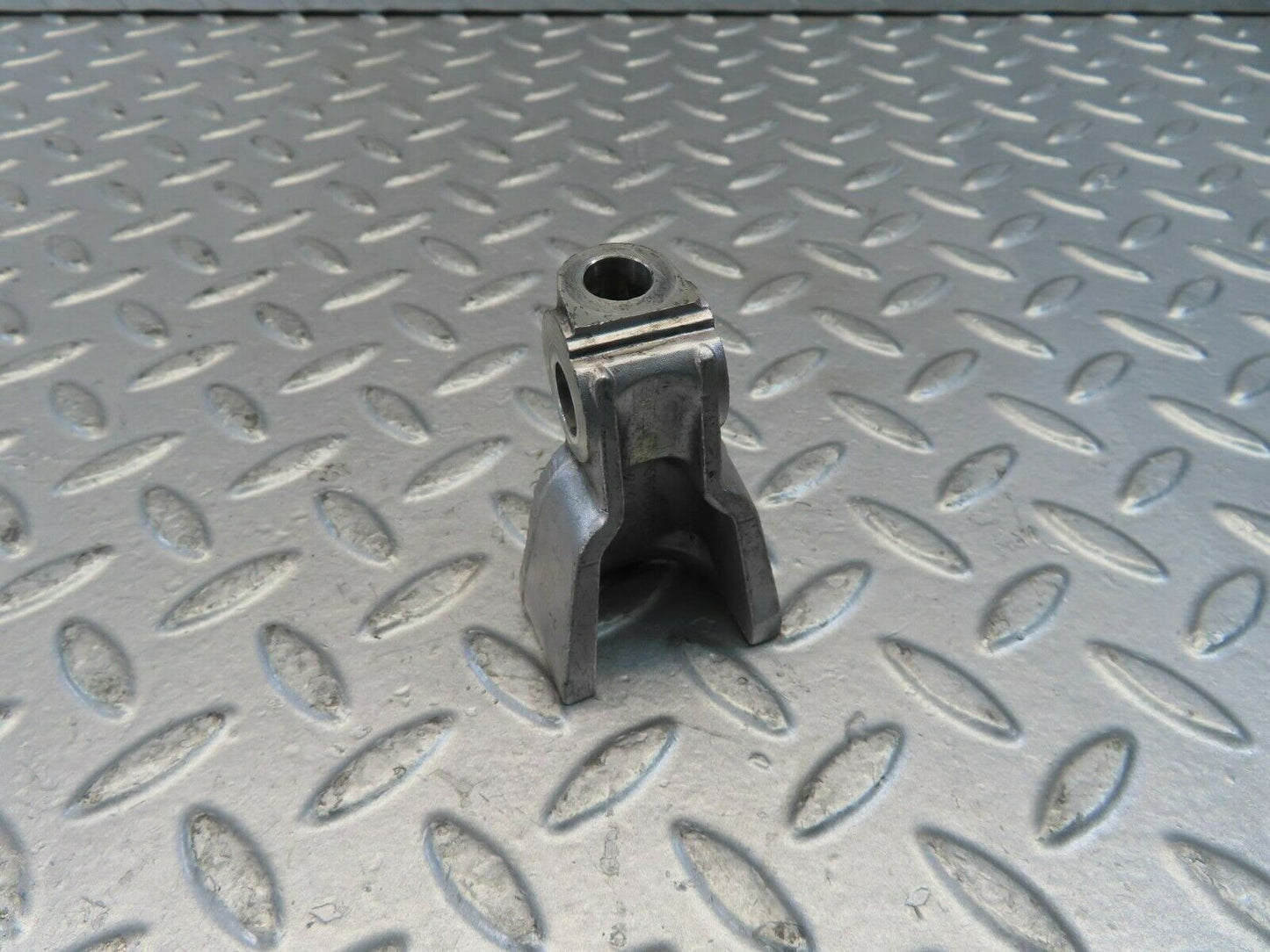 10971 Mercedes-Benz W115 220D Rocker Arm Support 6150550110
