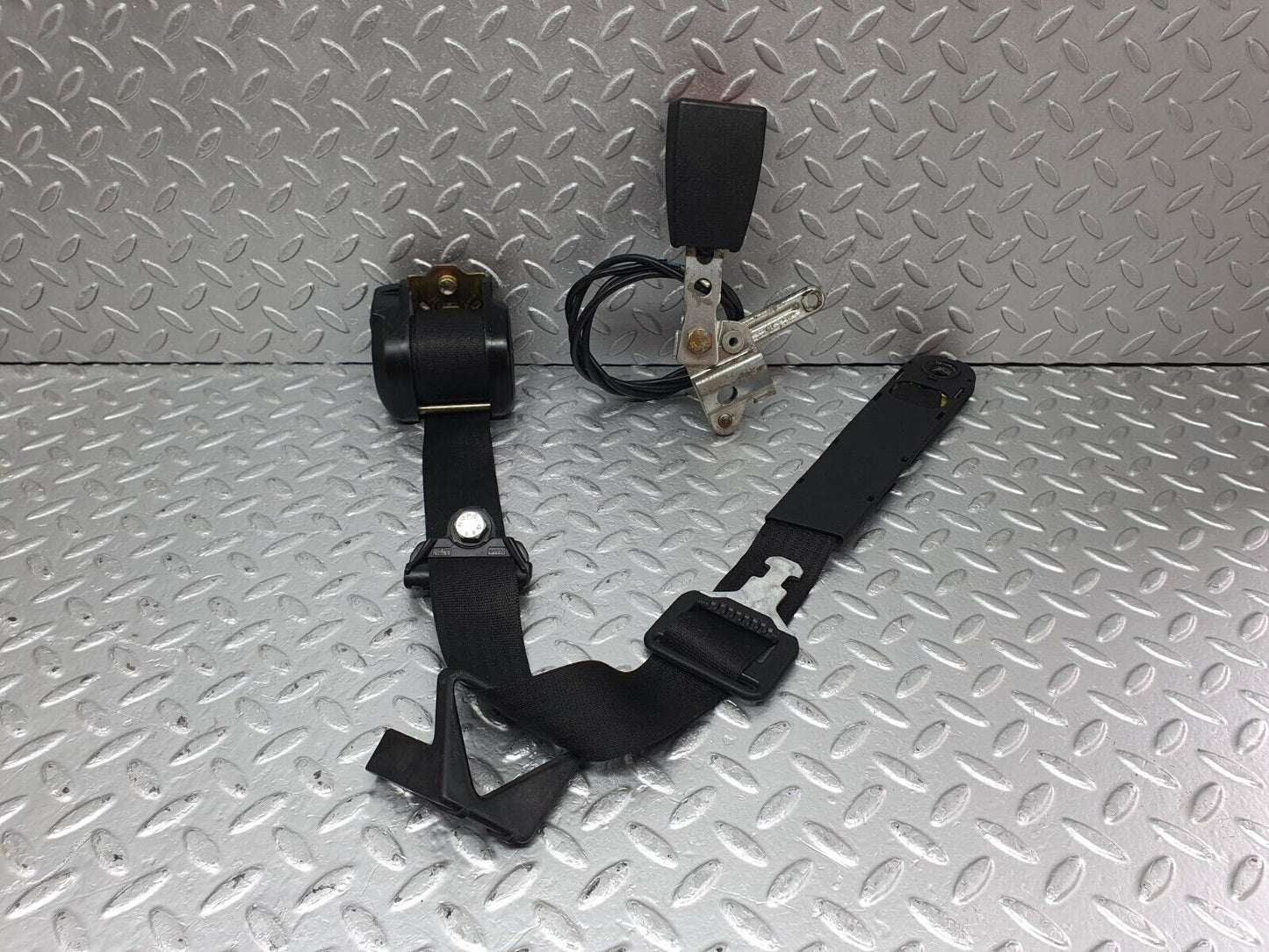 43864 Mercedes-Benz C126 380SEC Coupe Front Left Seat Belt With Buckle 1268603985 1268603269