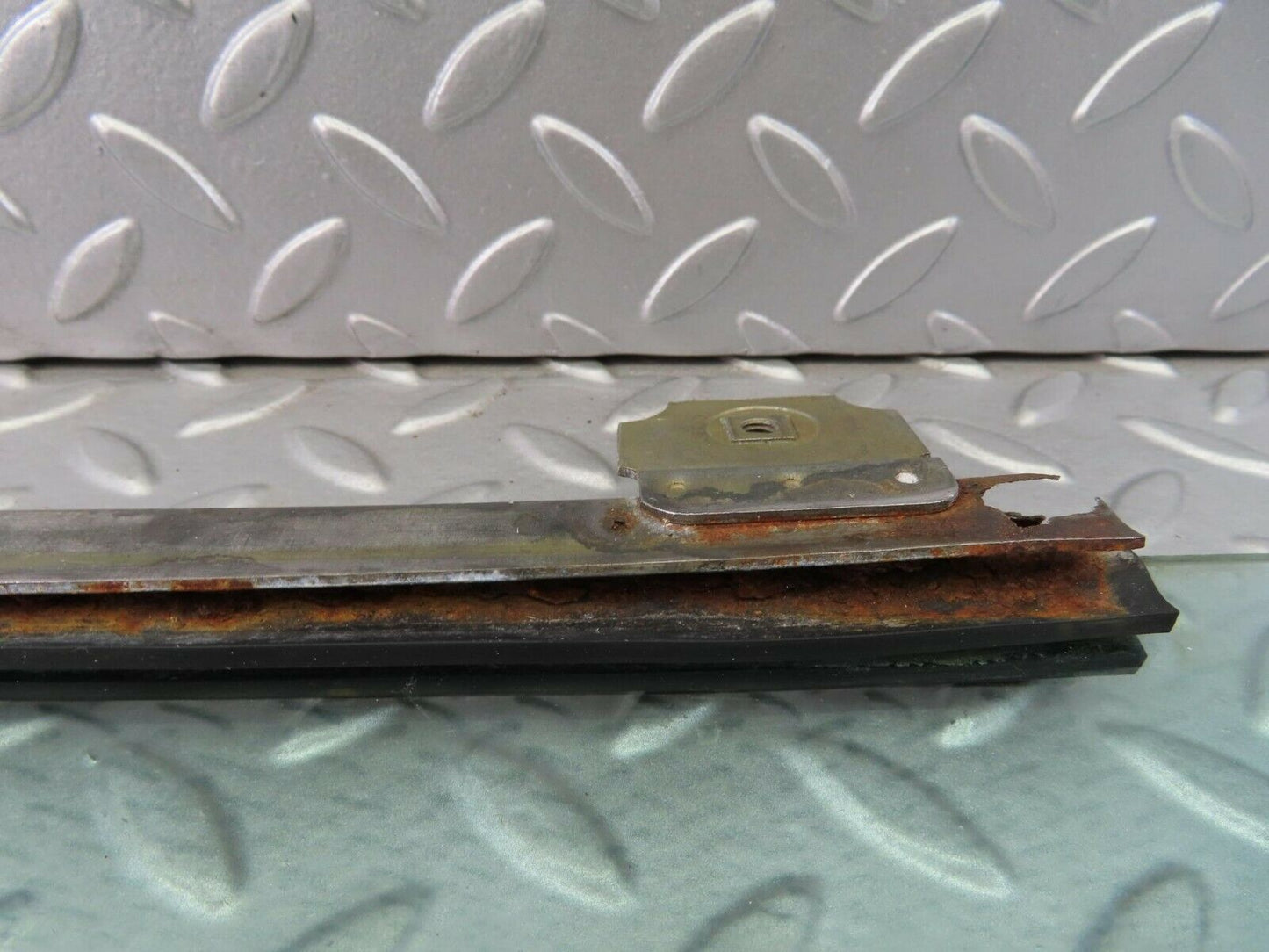 7297 Mercedes-Benz W116 450SE Rear Left Door Window Glass