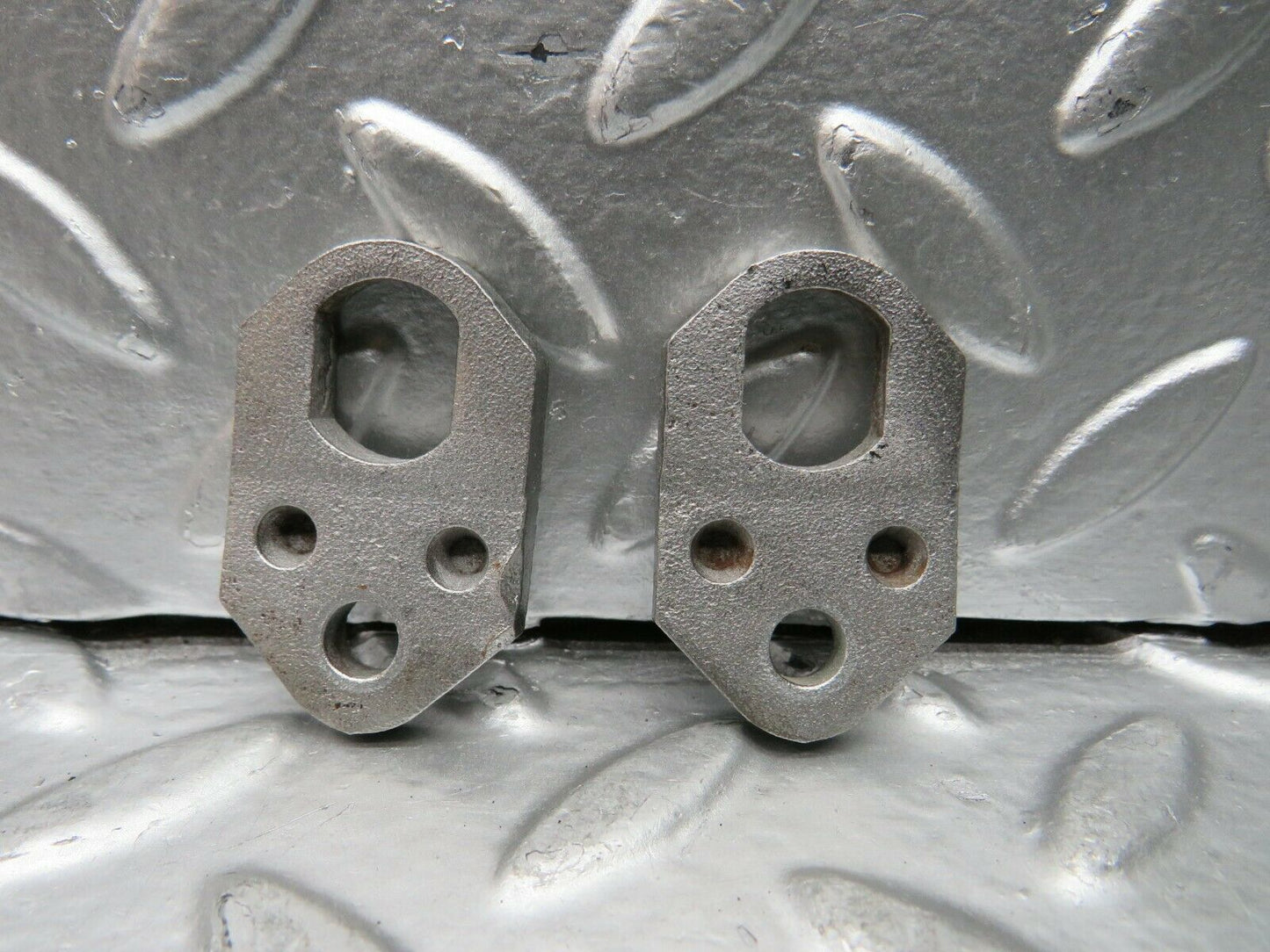 23170 Mercedes-Benz C107 450SLC Coupe Fuel Injector Bracket Pair