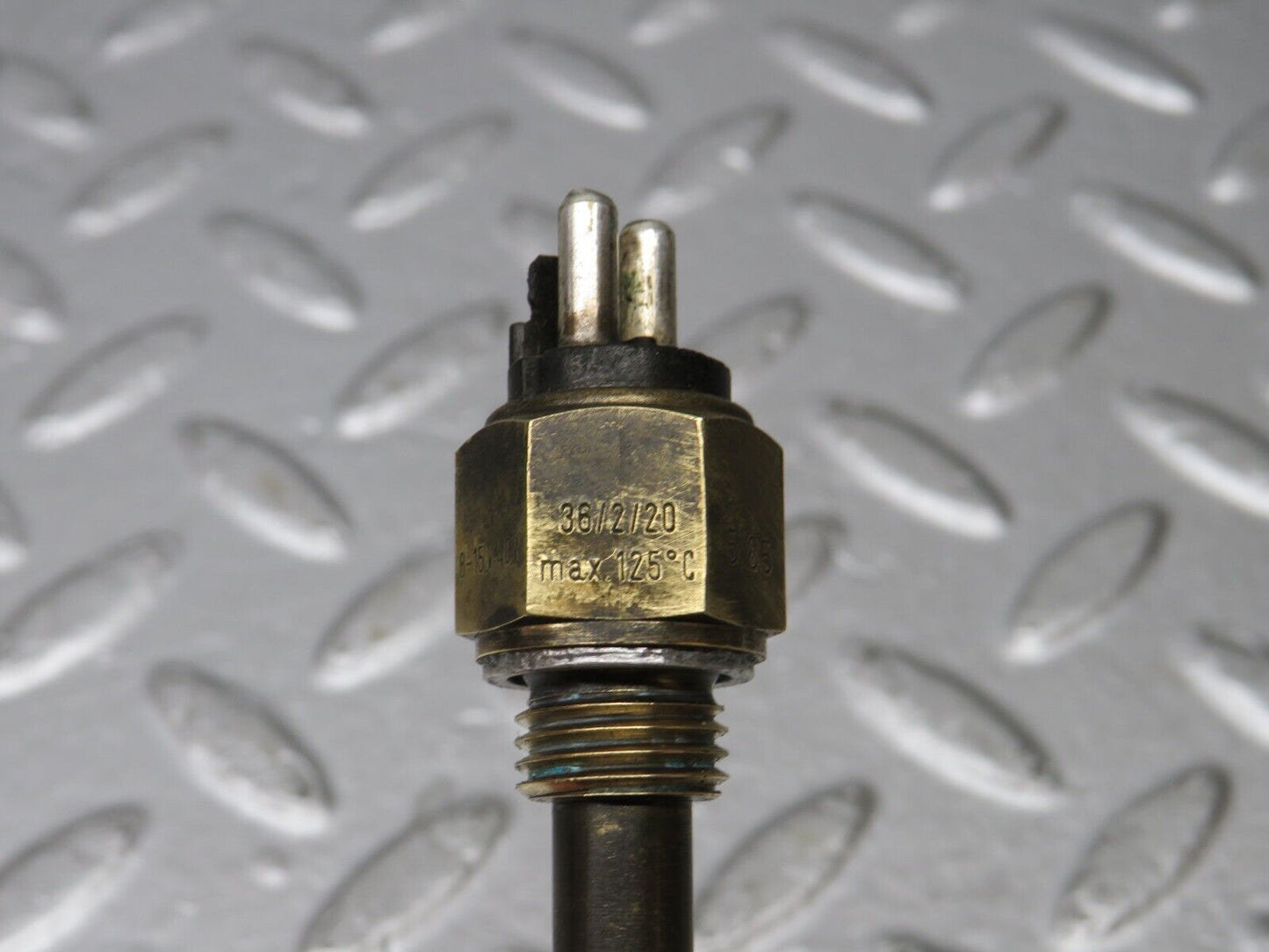 39330 Mercedes-Benz R107 500SL Coupe Temperature Sensor VDO
