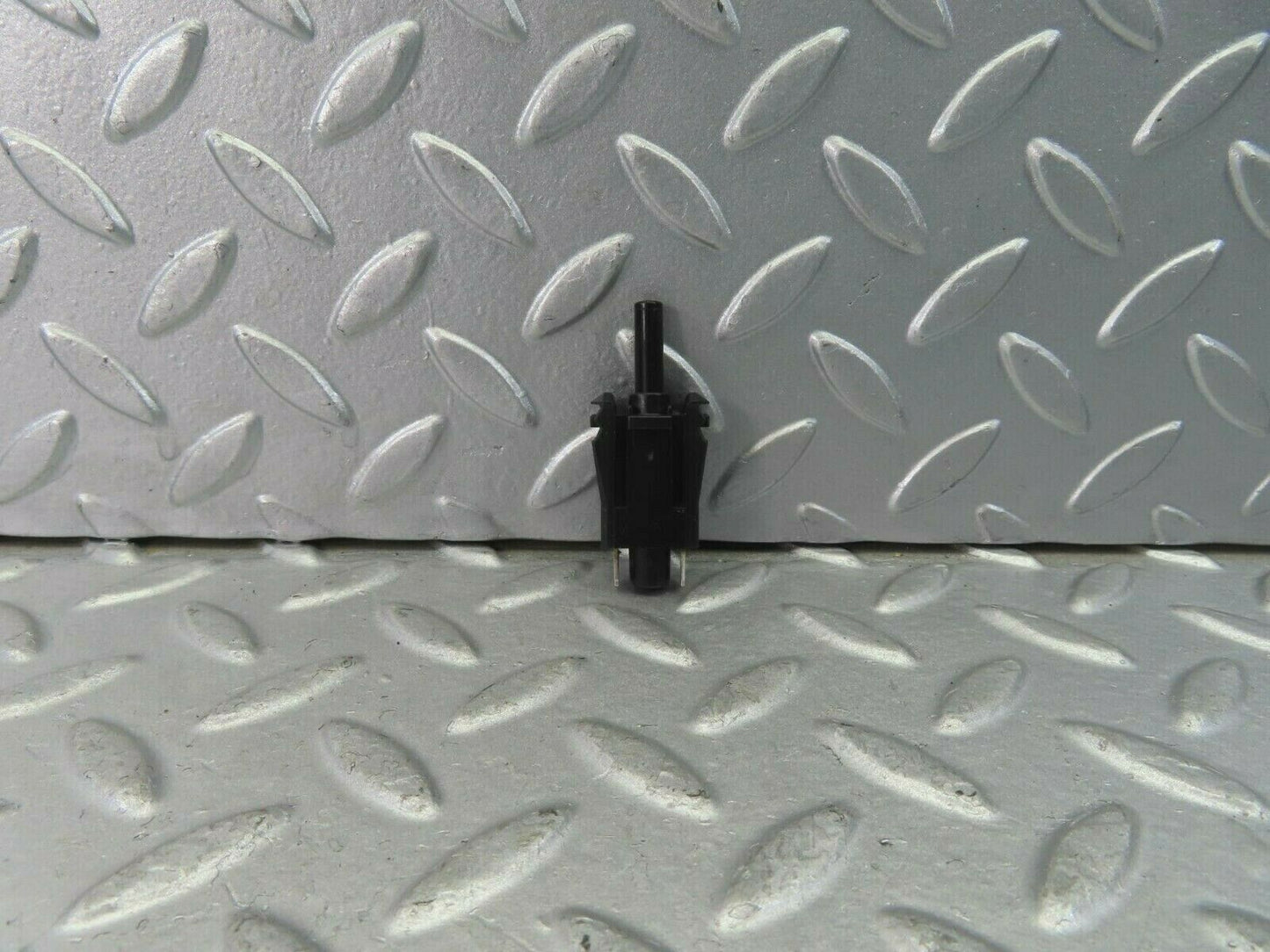 10401 Mercedes-Benz W201 190E Door Contact Switch 0015458714