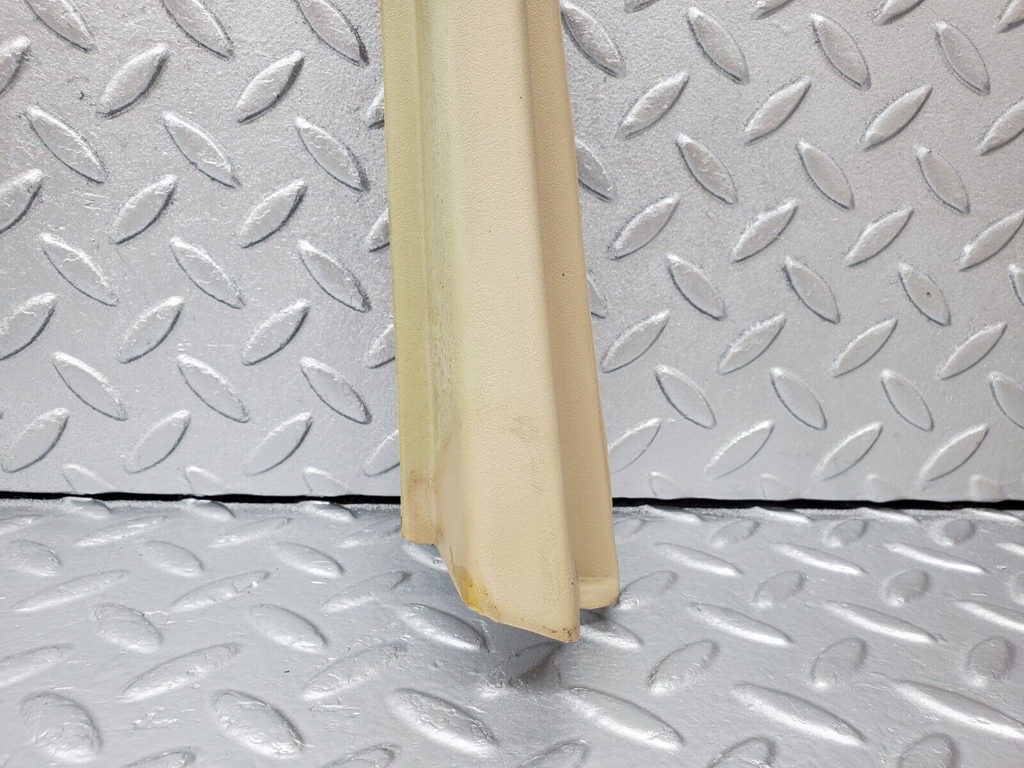 45862 Mercedes-Benz W126 420SE Rear Left Door Window Frame Cover 1267350571