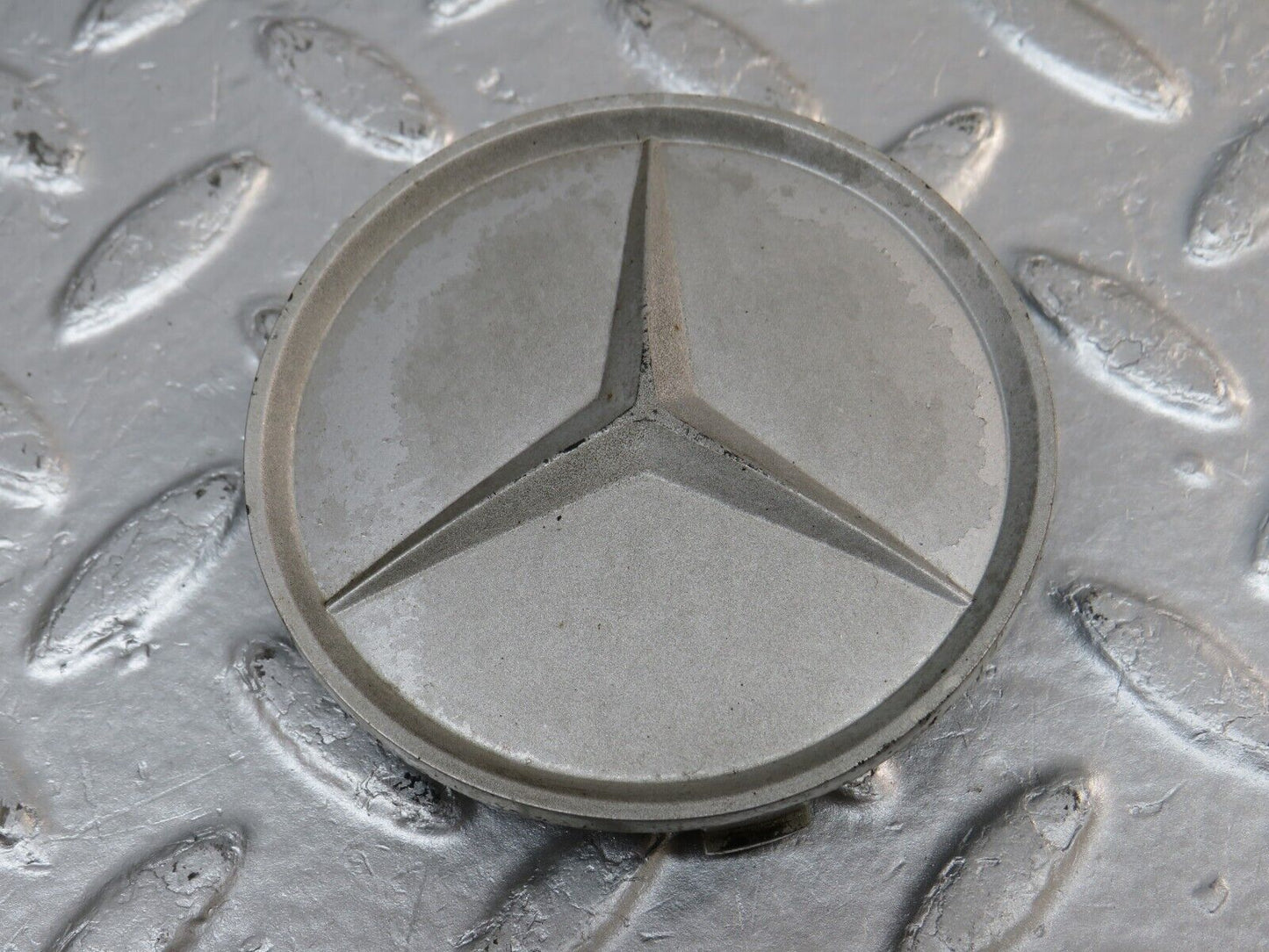 34196 Mercedes-Benz W124 260E Wheel Hub Cap Set