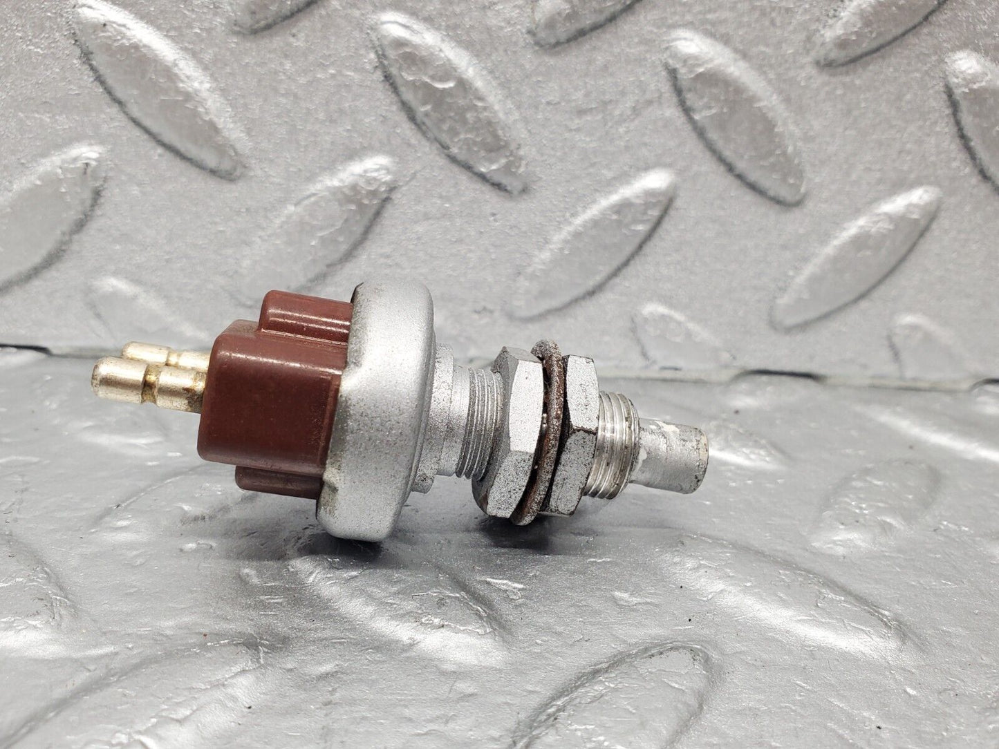 46000 Mercedes-Benz V123 240D LWB Brake Light Switch 190130