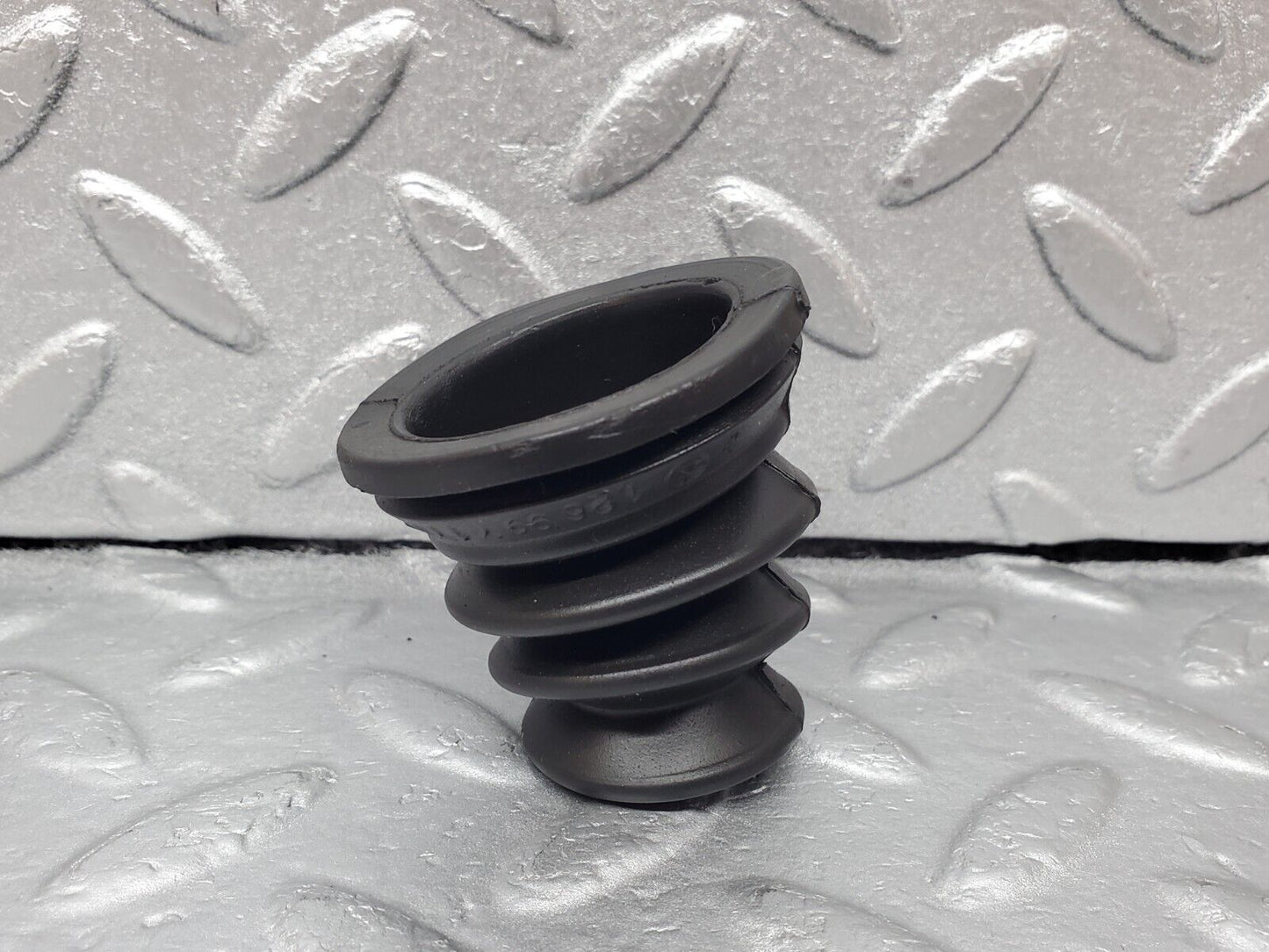 45851 Mercedes-Benz W126 420SE Brake Servo Vacuum Pipe Rubber Cover 1269971781