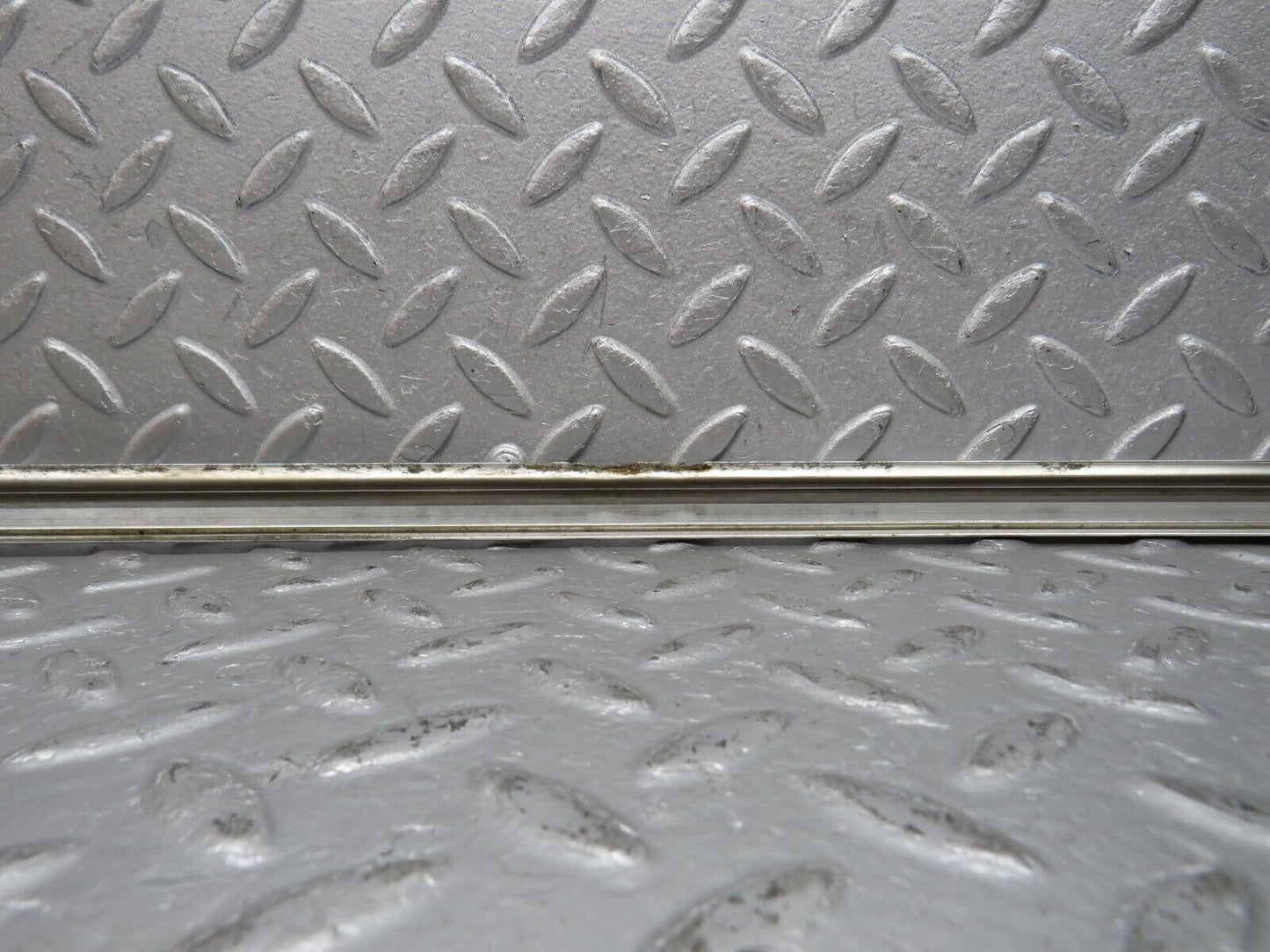39277 Mercedes-Benz R107 500SL Coupe Front Windscreen Lower Chrome Trim