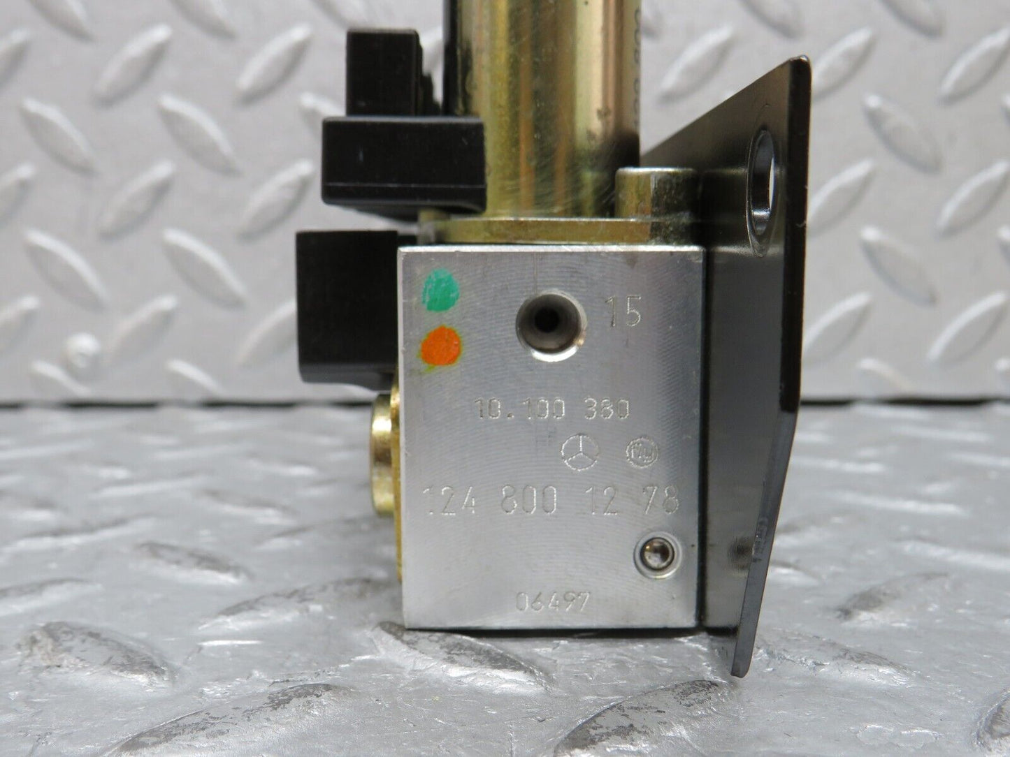 37987 Mercedes-Benz A124 320E Cabriolet Soft Top Hydraulic Valve Block Right 1248001278