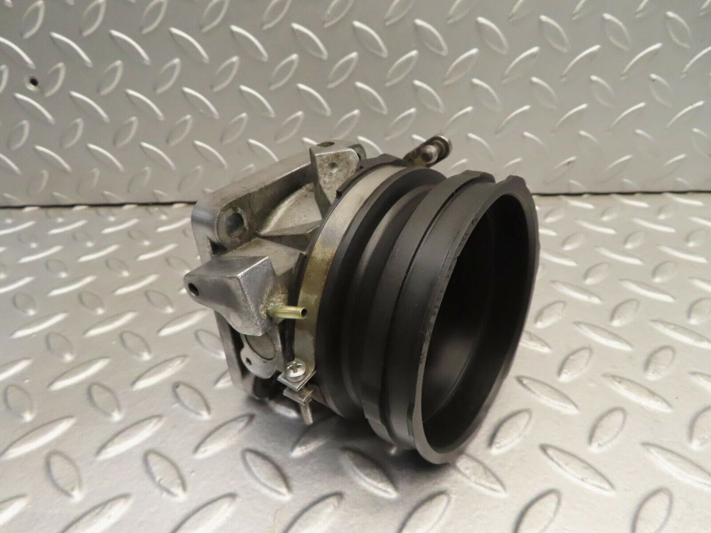 11717 Mercedes-Benz R107 450SL Coupe Throttle Body Valve 1001410382