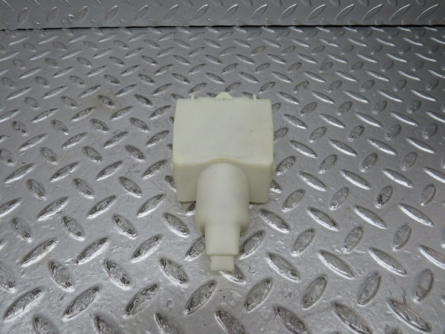 27499 Mercedes-Benz S124 300TE Rear Door Lock Vacuum Actuator Cover 1248050590