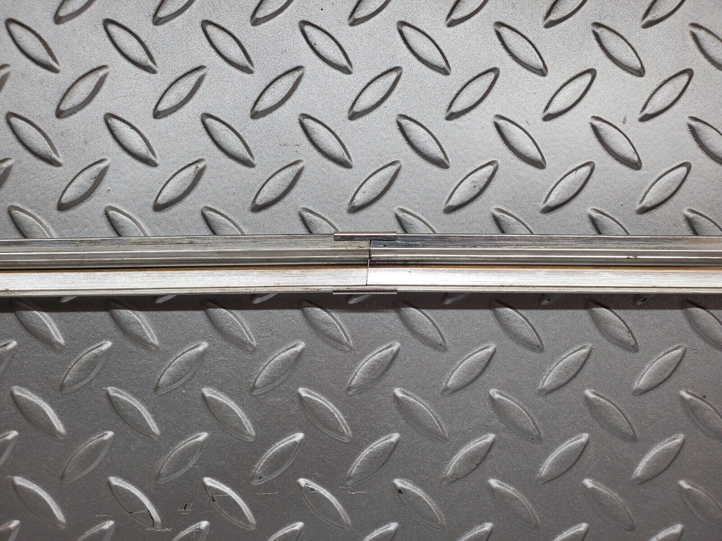 44410 Mercedes-Benz W123 280E Rear Windscreen Chrome Frame