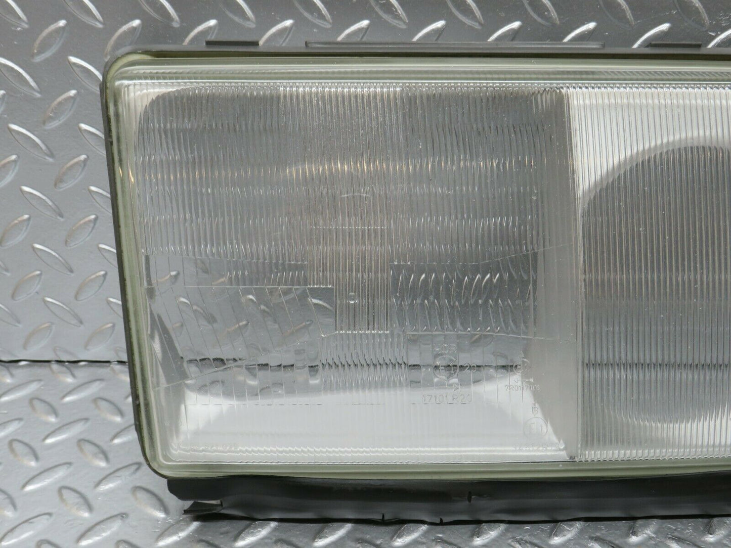 24429 Mercedes-Benz S124 220TE Wagon Headlight Glass Lens Right 1305544028