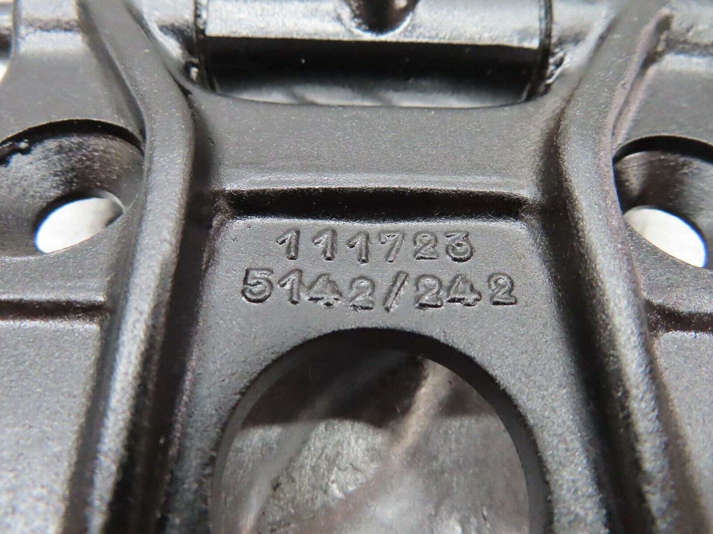 18223 Mercedes-Benz W111 220SE Coupe Right Door Hinge 1117235041