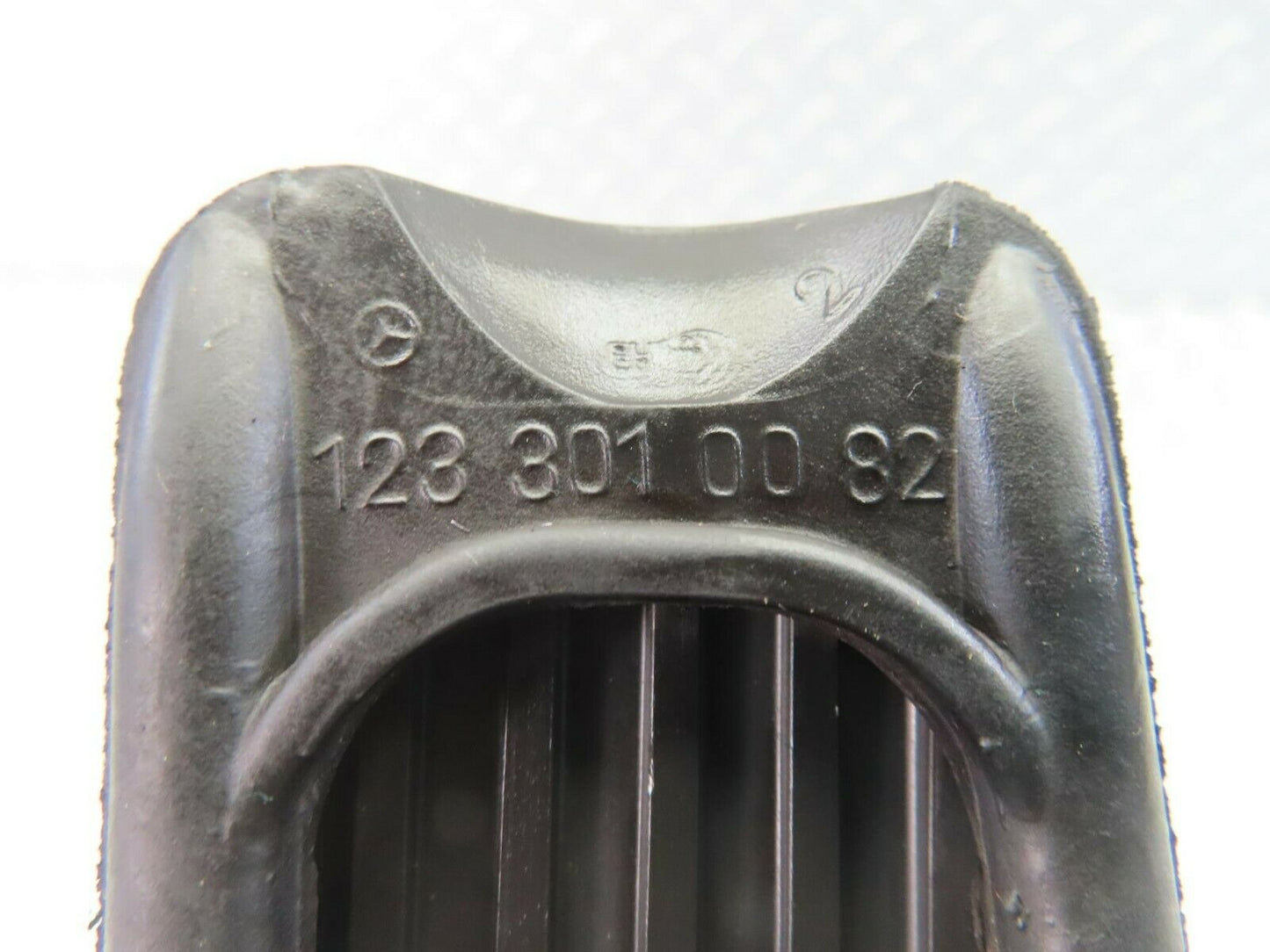 10493 Mercedes-Benz W201 190E Accelerator Pedal With Rubber 1233010082