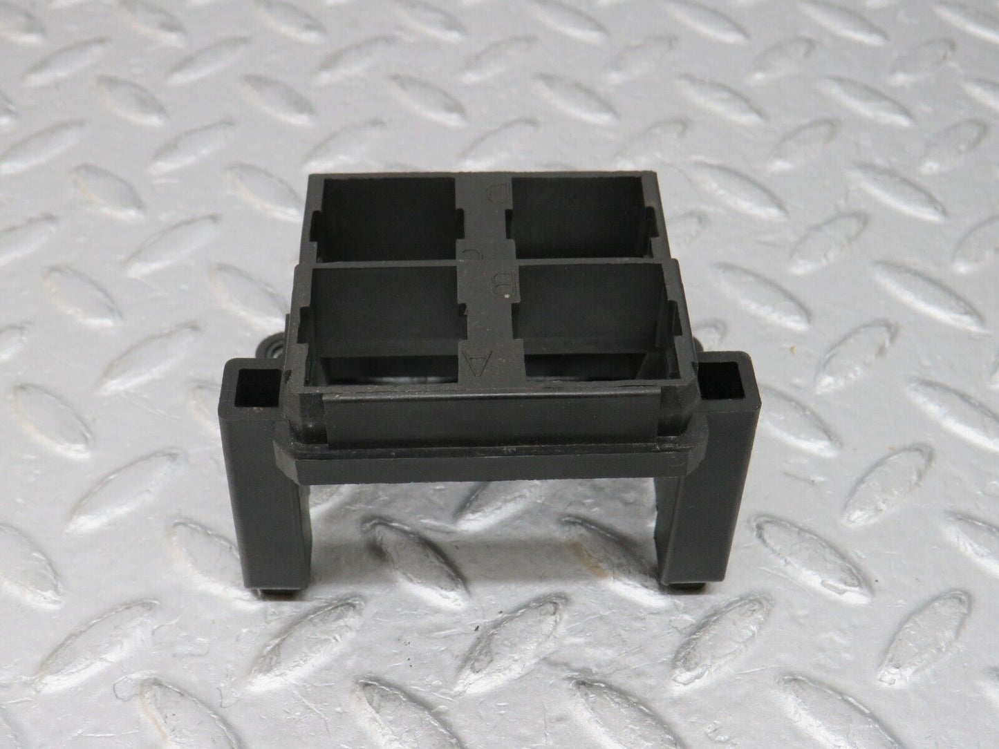 36552 Mercedes-Benz W201 190E 2.0L Relay Holder Bracket 2015451040