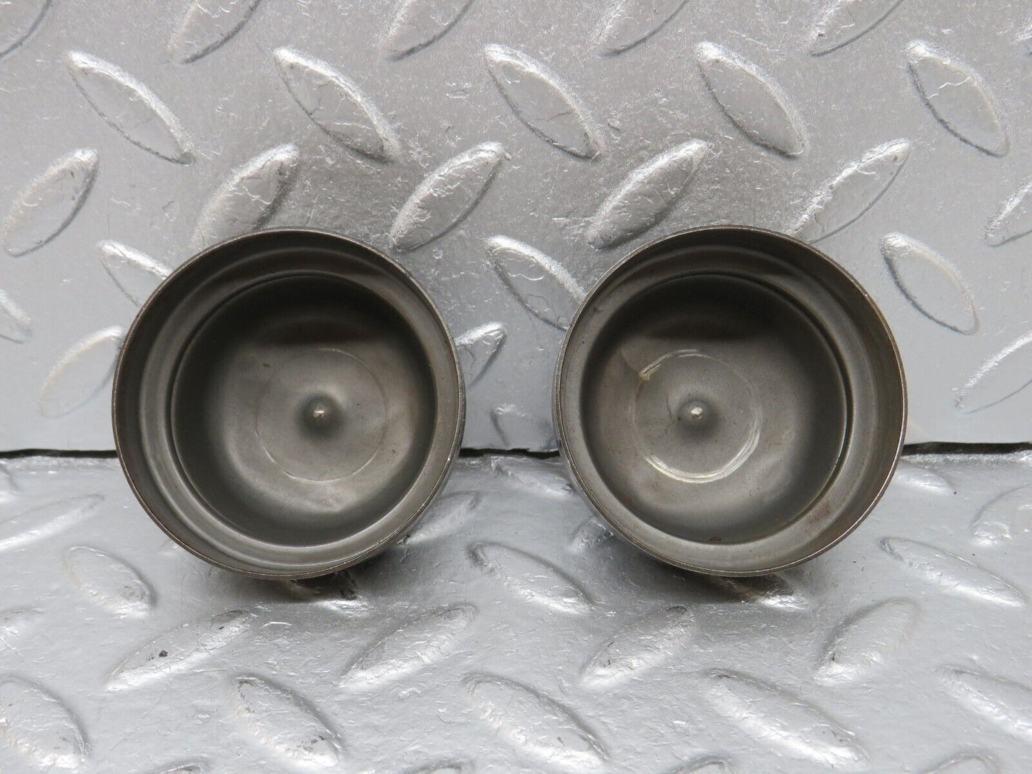 40667 Mercedes-Benz W123 300D Wheel Hub Locking Cap