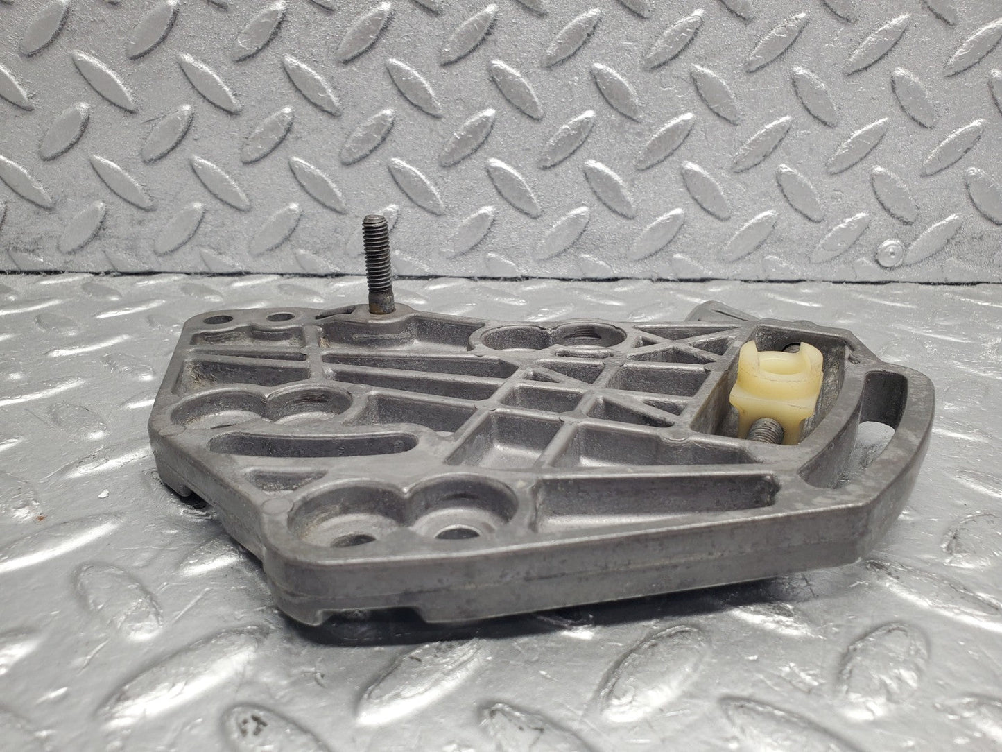 W124 Wagon power steering pump bracket used OEM