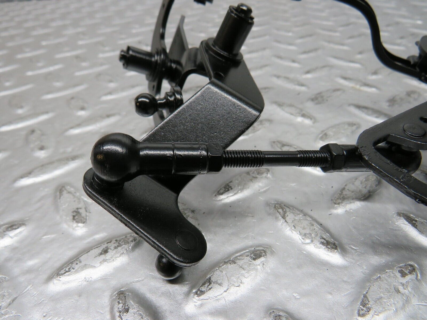 31993 Mercedes-Benz W123 230E Throttle Linkage