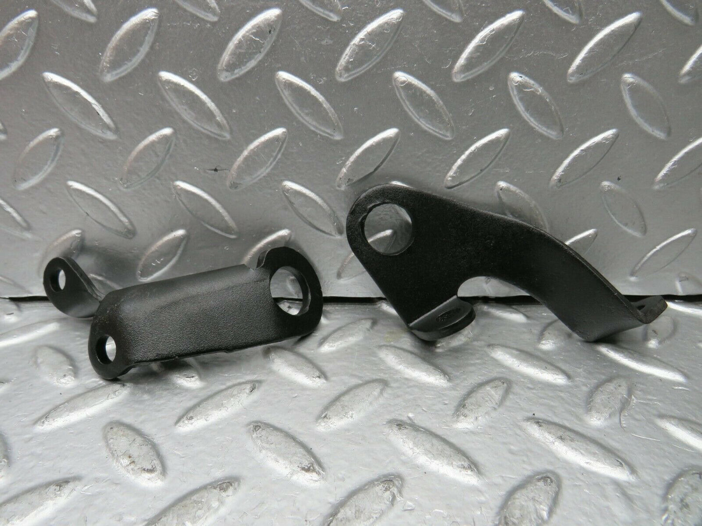 22908 Mercedes-Benz C107 450SLC Coupe Engine Lifting Eyes Hooks