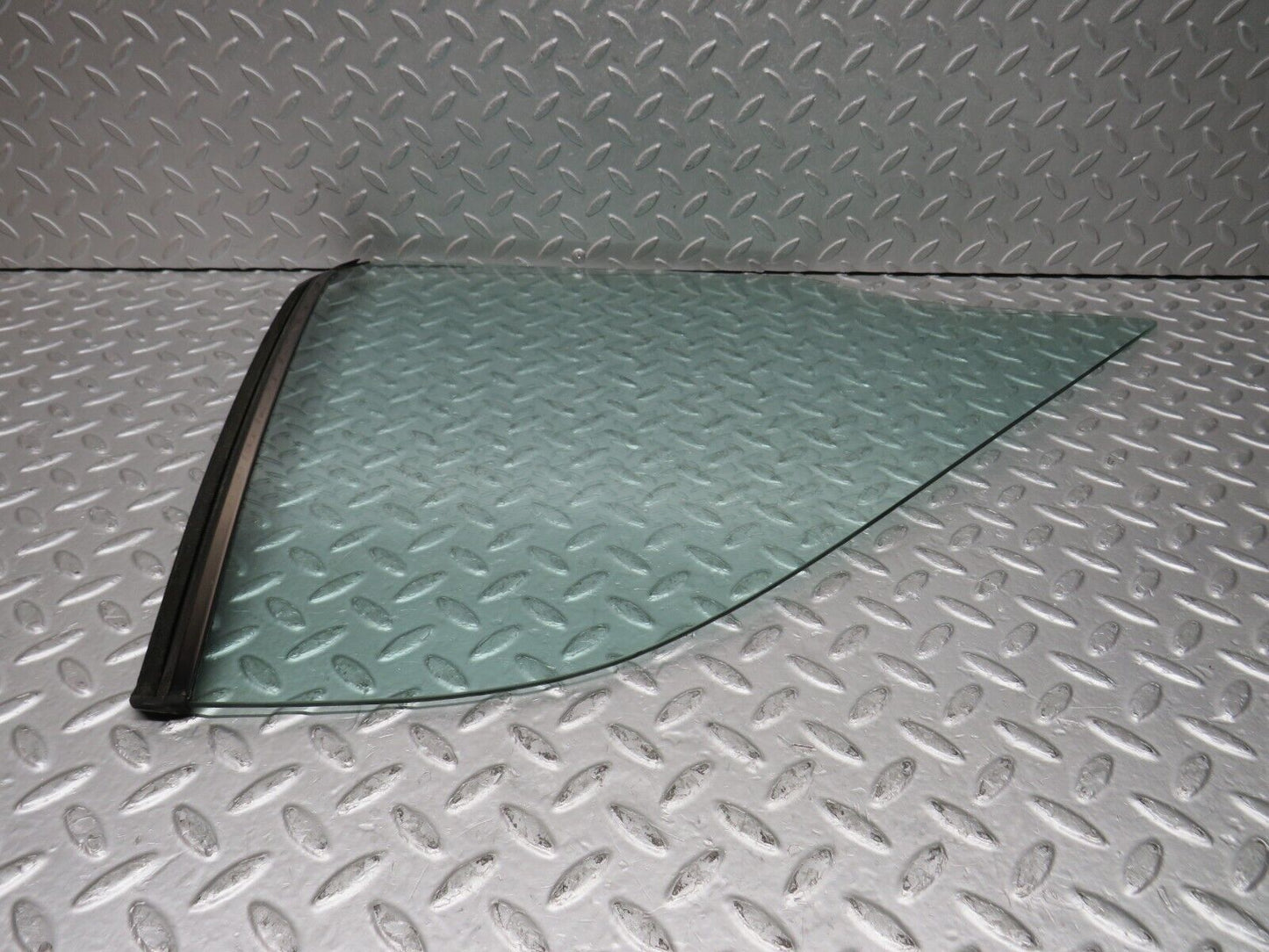 37876 Mercedes-Benz A124 320E Cabriolet Rear Right Window Glass