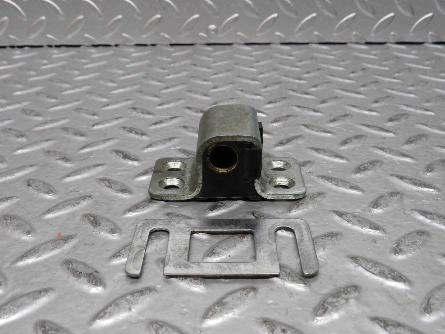 28308 Mercedes-Benz S123 240D Wagon Door Lock Latch Right