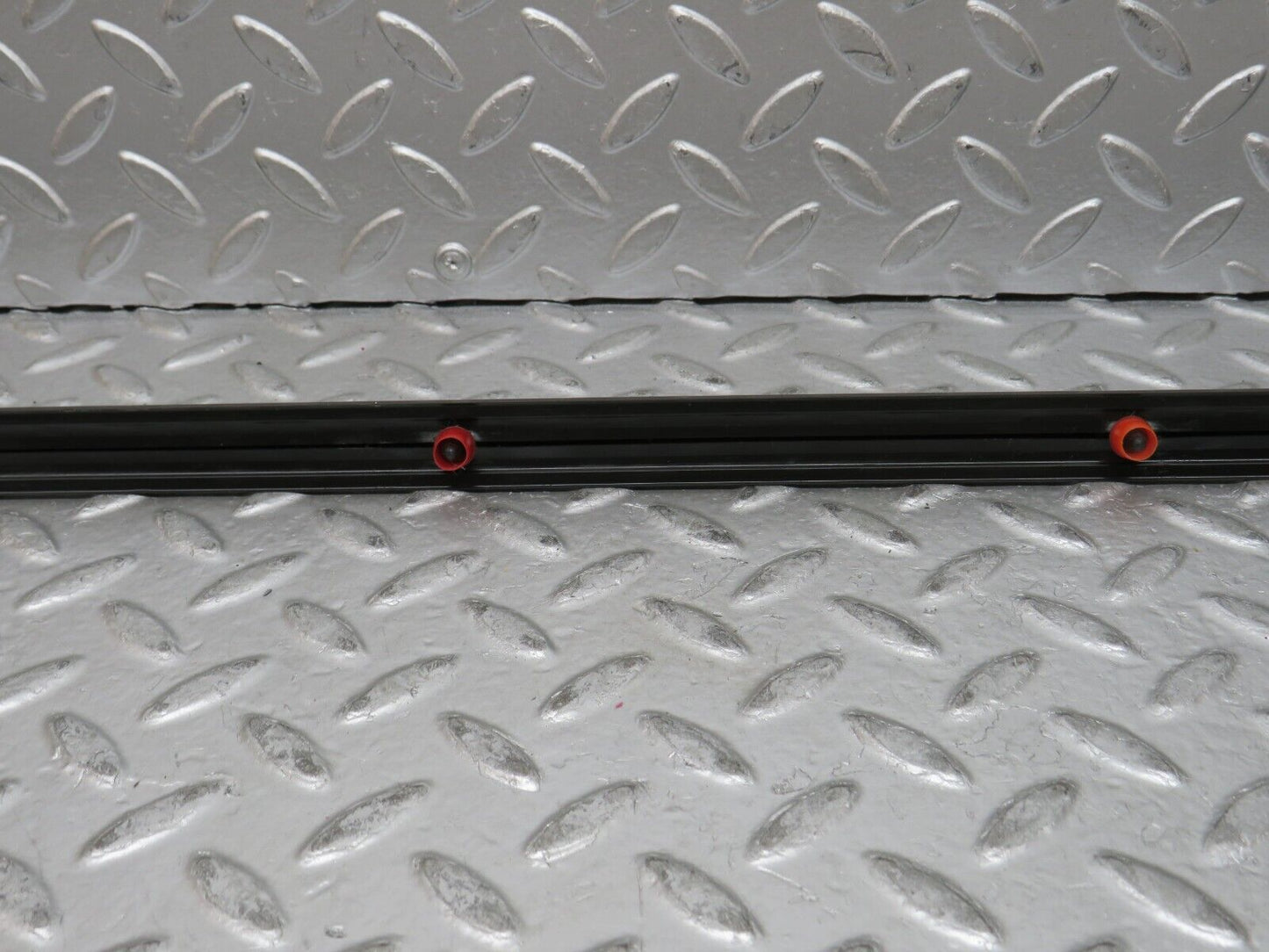 27958 Mercedes-Benz W123 280E Rear Right Fender Centre Moulding Trim
