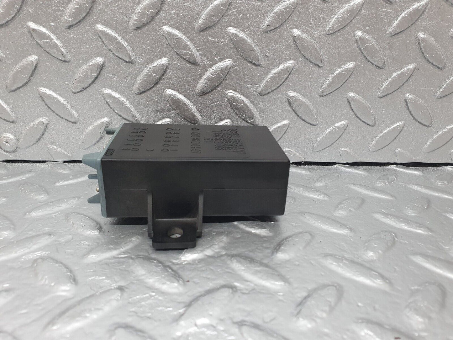 43522 Mercedes-Benz C126 380SEC Coupe Seat Belt Presenter Relay 0008200497