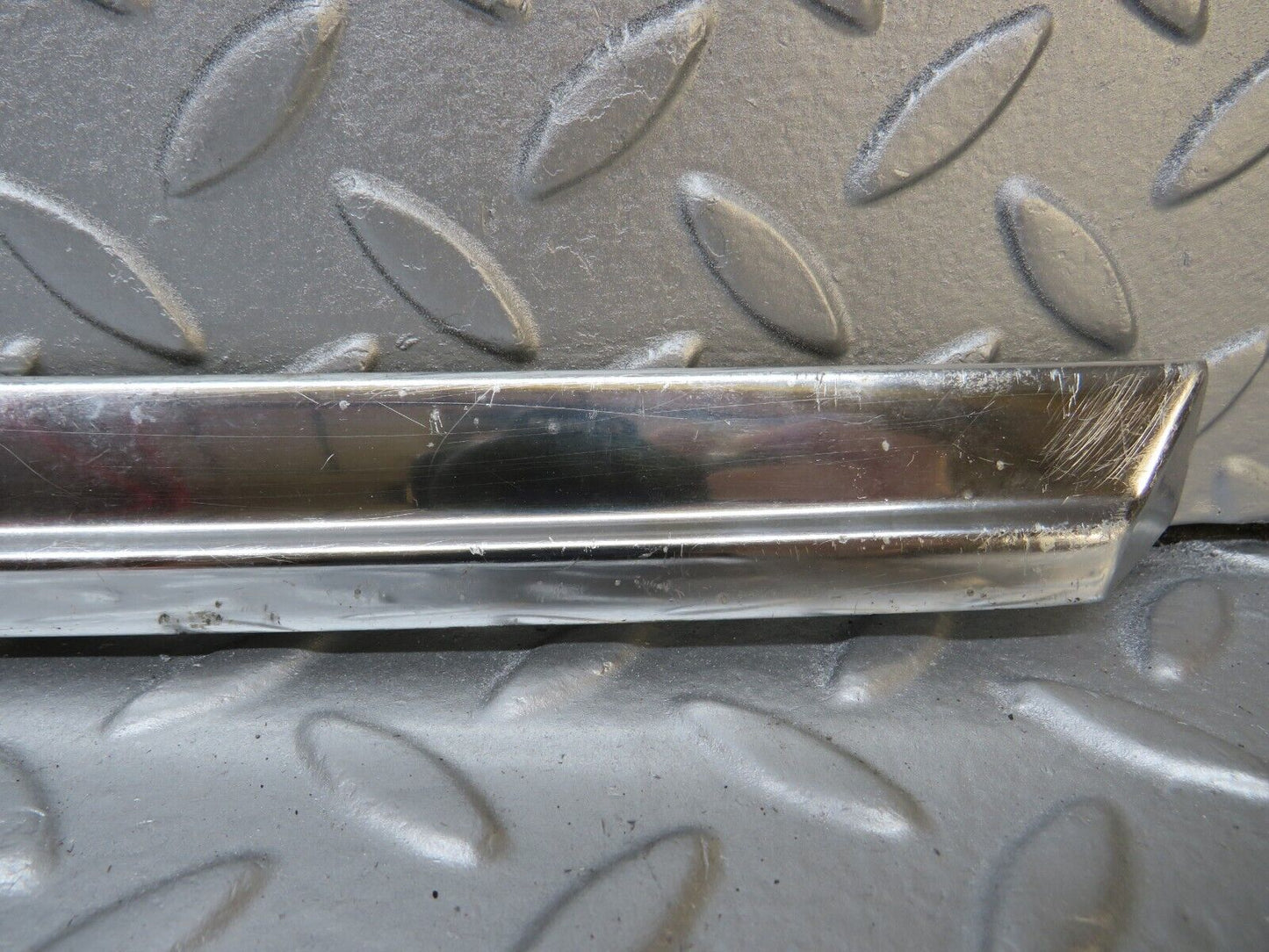 40180 Mercedes-Benz R107 350SL Coupe Left Door Chrome Trim