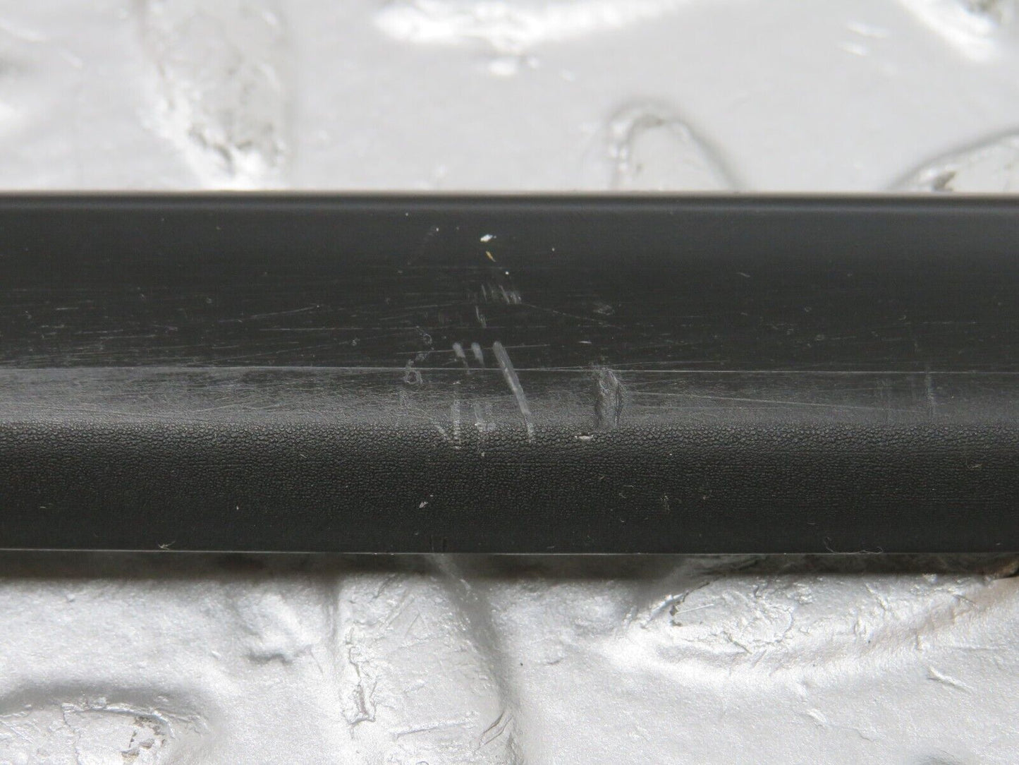 33843 Mercedes-Benz W201 190E 2.0L Front Right Door Centre Moulding Trim