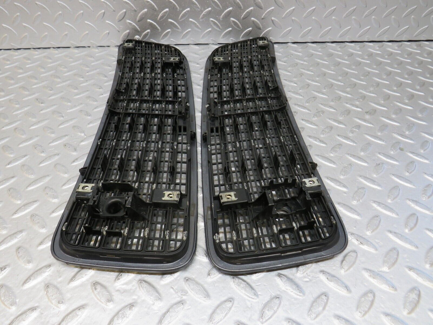 35196 Mercedes-Benz W221 Bonnet Upper Grill Pair 2218800305 2218800205