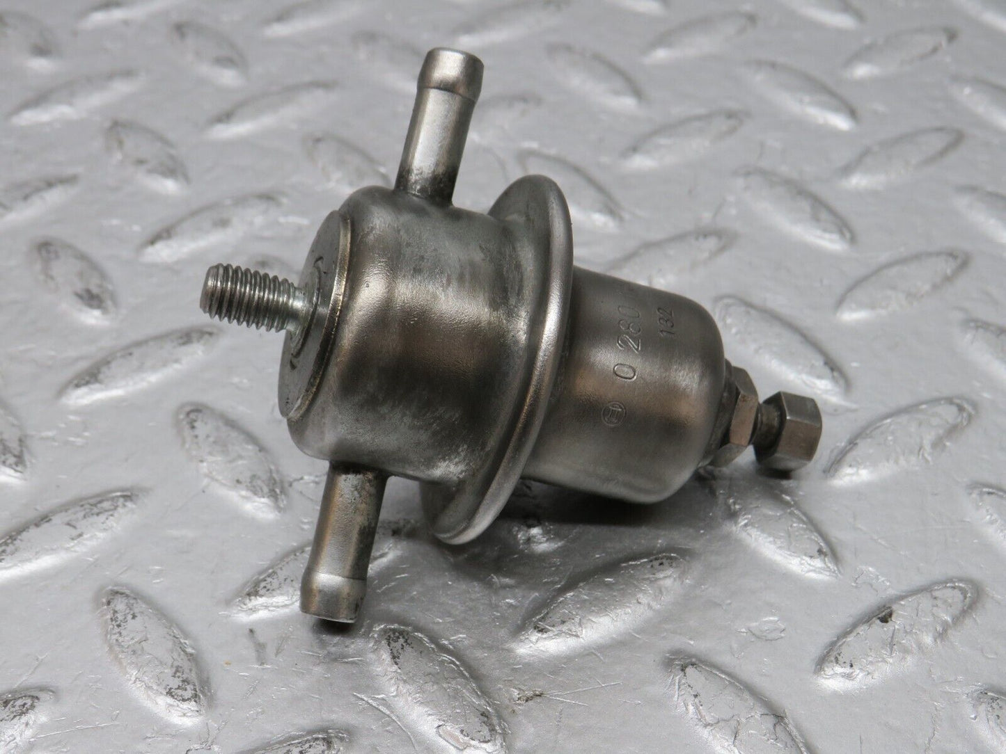 32820 Mercedes-Benz C107 R107 350 V8 Fuel Pressure Regulator Bosch 0280161001