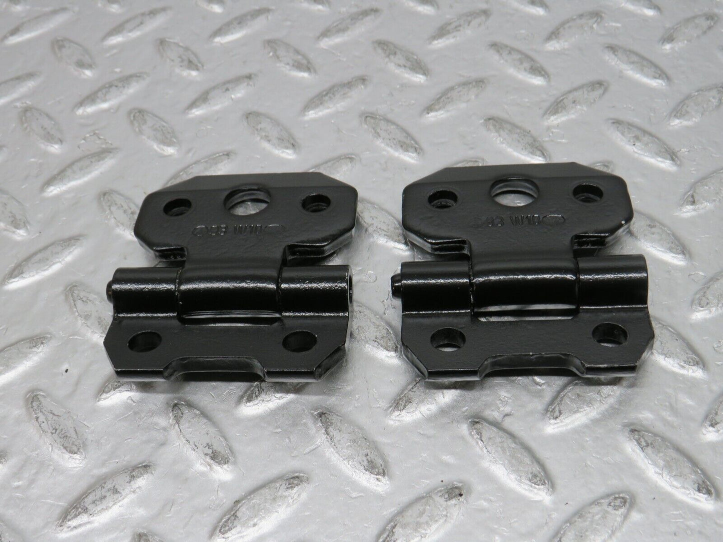 31784 Mercedes-Benz W201 190LE 1.8L Right Door Hinge Pair