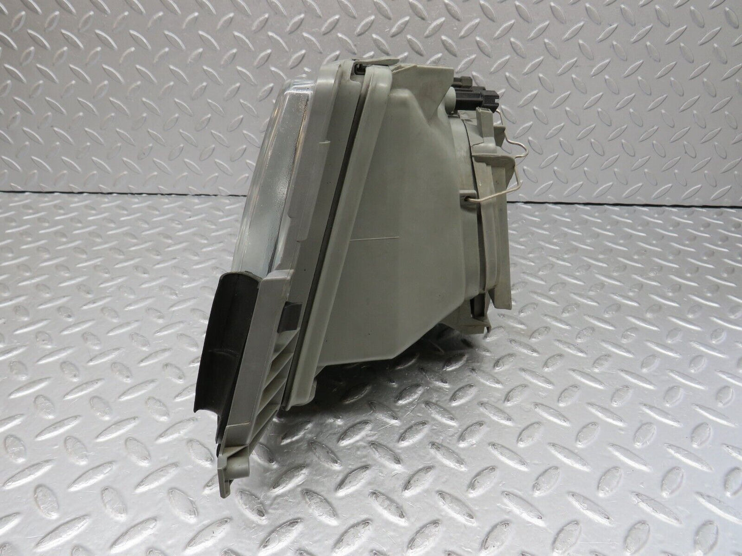 36754 Mercedes-Benz W201 190E Headlight Bosch Right Side 0301067722 1305620537 1305235076