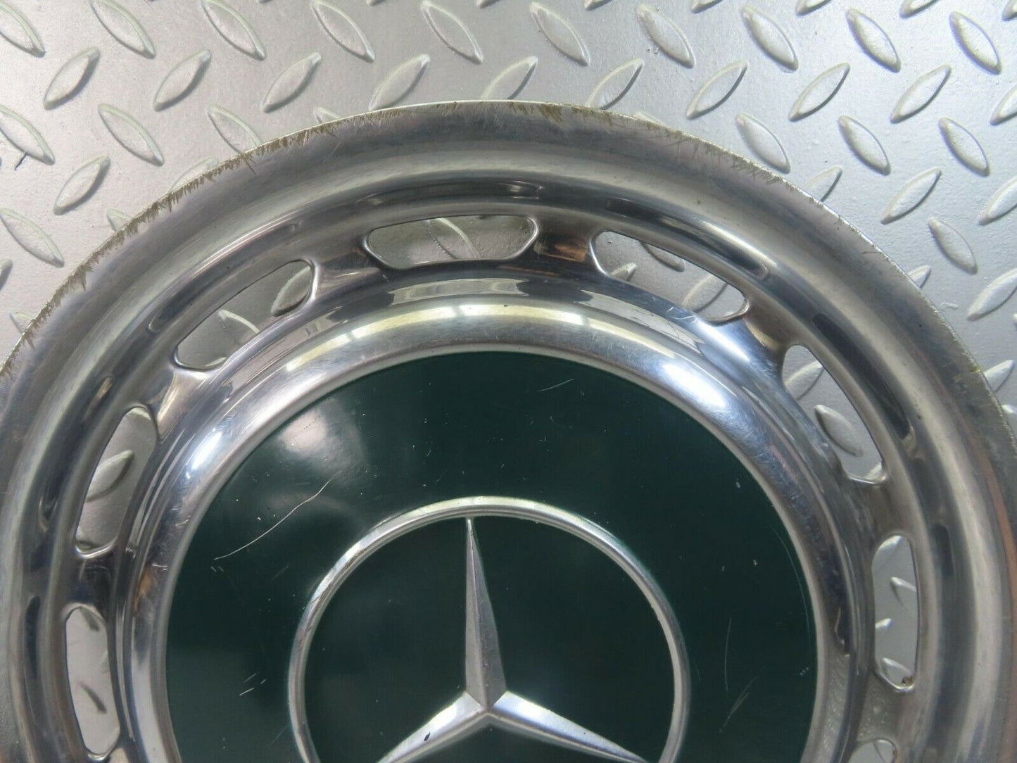 8420 Mercedes-Benz Vintage Wheel Trim Hub Cap 14