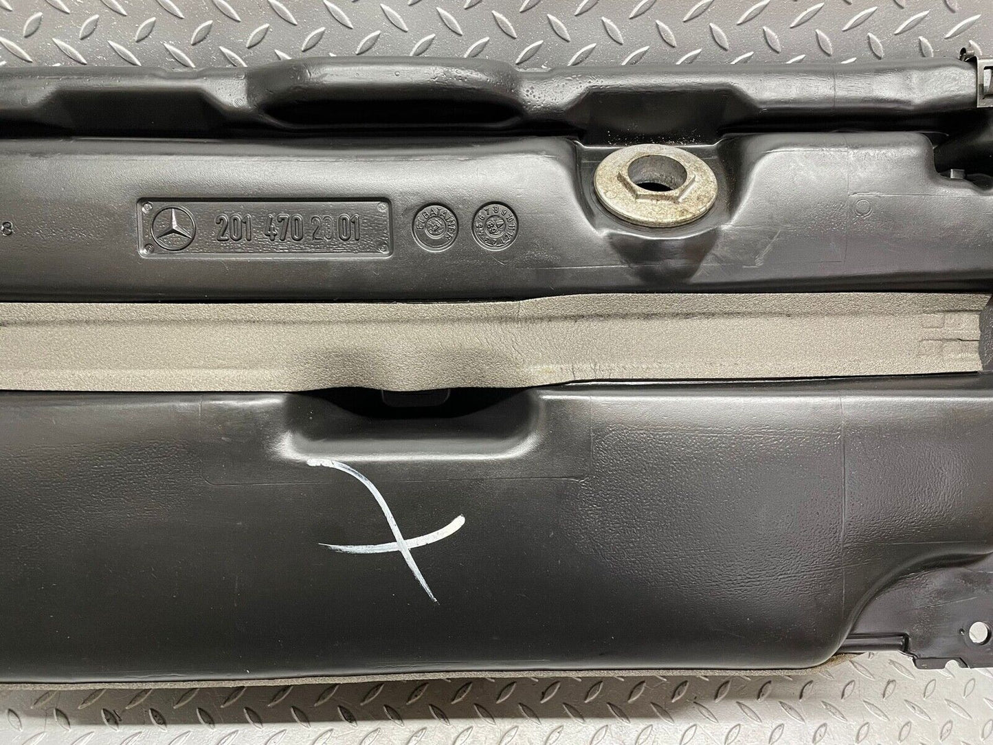 42636 Mercedes-Benz W201 190 Fuel Tank Plastic 2014702001
