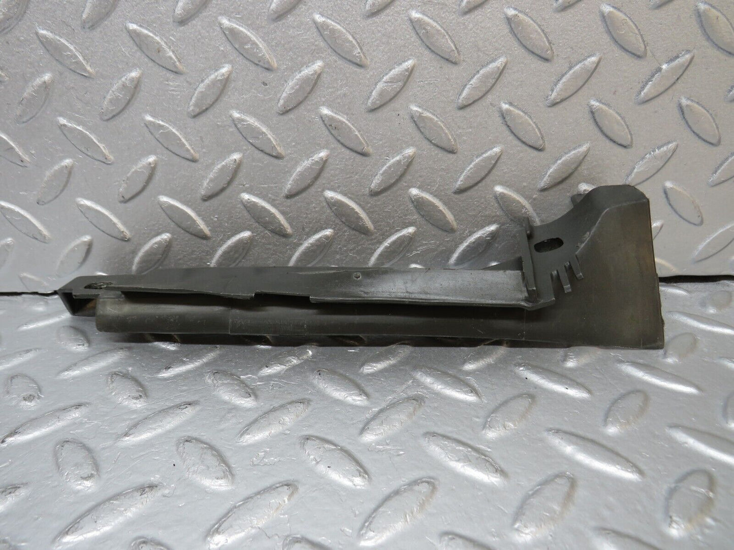 39014 Mercedes-Benz W201 190E Windscreen Water Drain Channel Right 2018360202