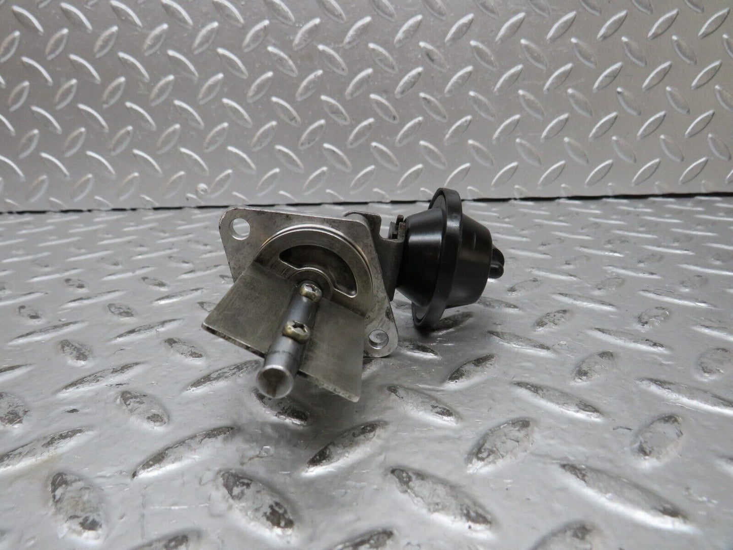 27814 Mercedes-Benz S124 300TE Wagon Intake Valve Pierburg 6061400231