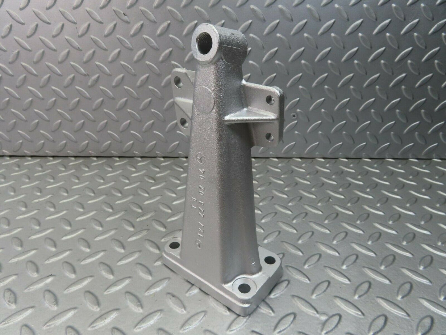 8334 Mercedes-Benz W111 Engine Mount Bracket Left Side 1272230204