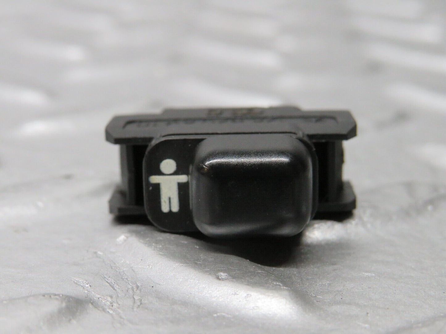 30577 Mercedes-Benz W201 190E 2.0L Child Lock Control Switch 1248204910
