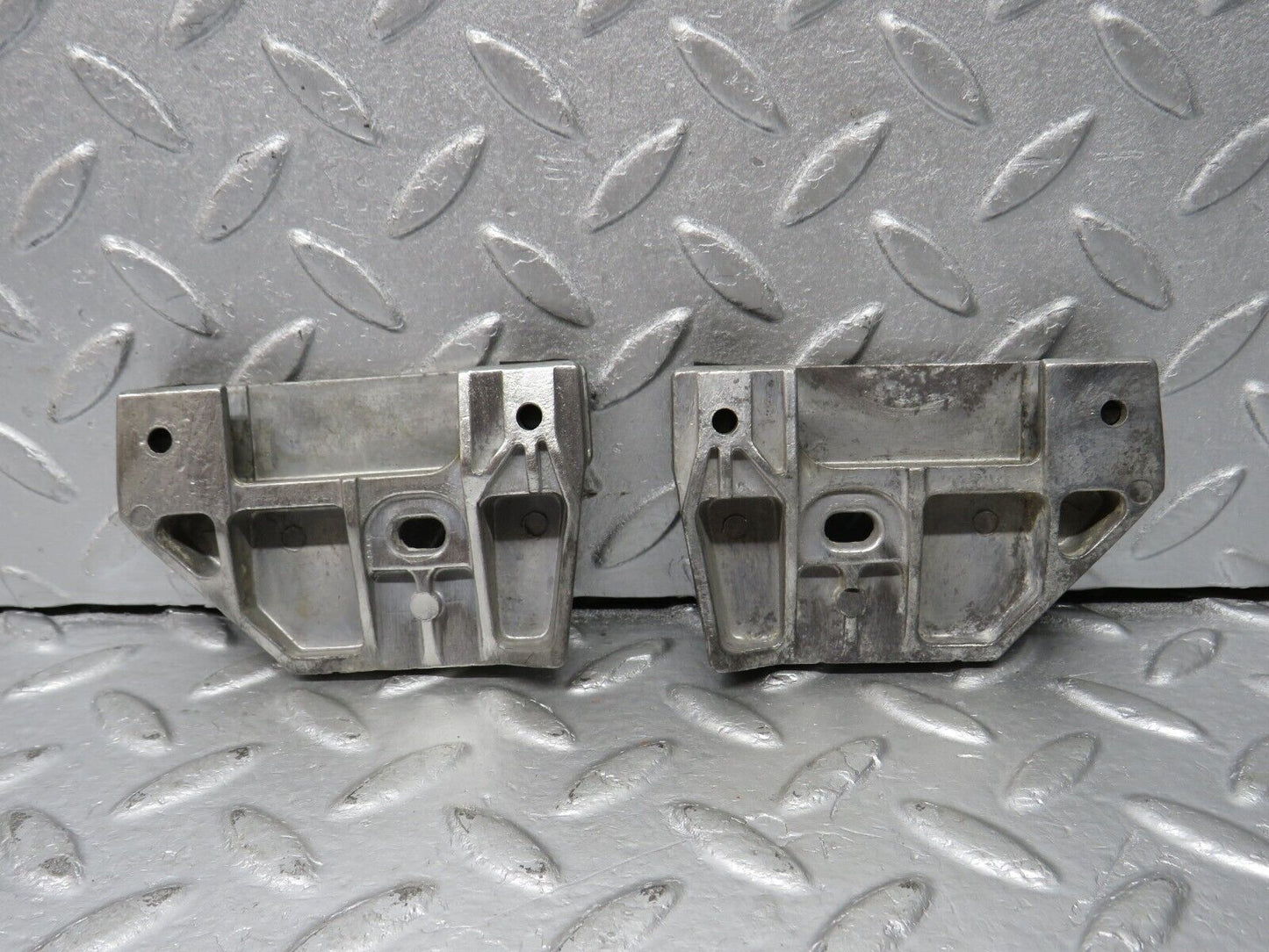 39727 Mercedes-Benz R129 320SL Coupe Door Window Guide Bracket 1247250132 1247250232
